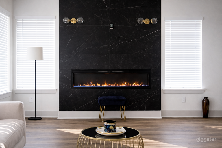  Modern Houston Townhome•Fireplace Wall•Open Layout 