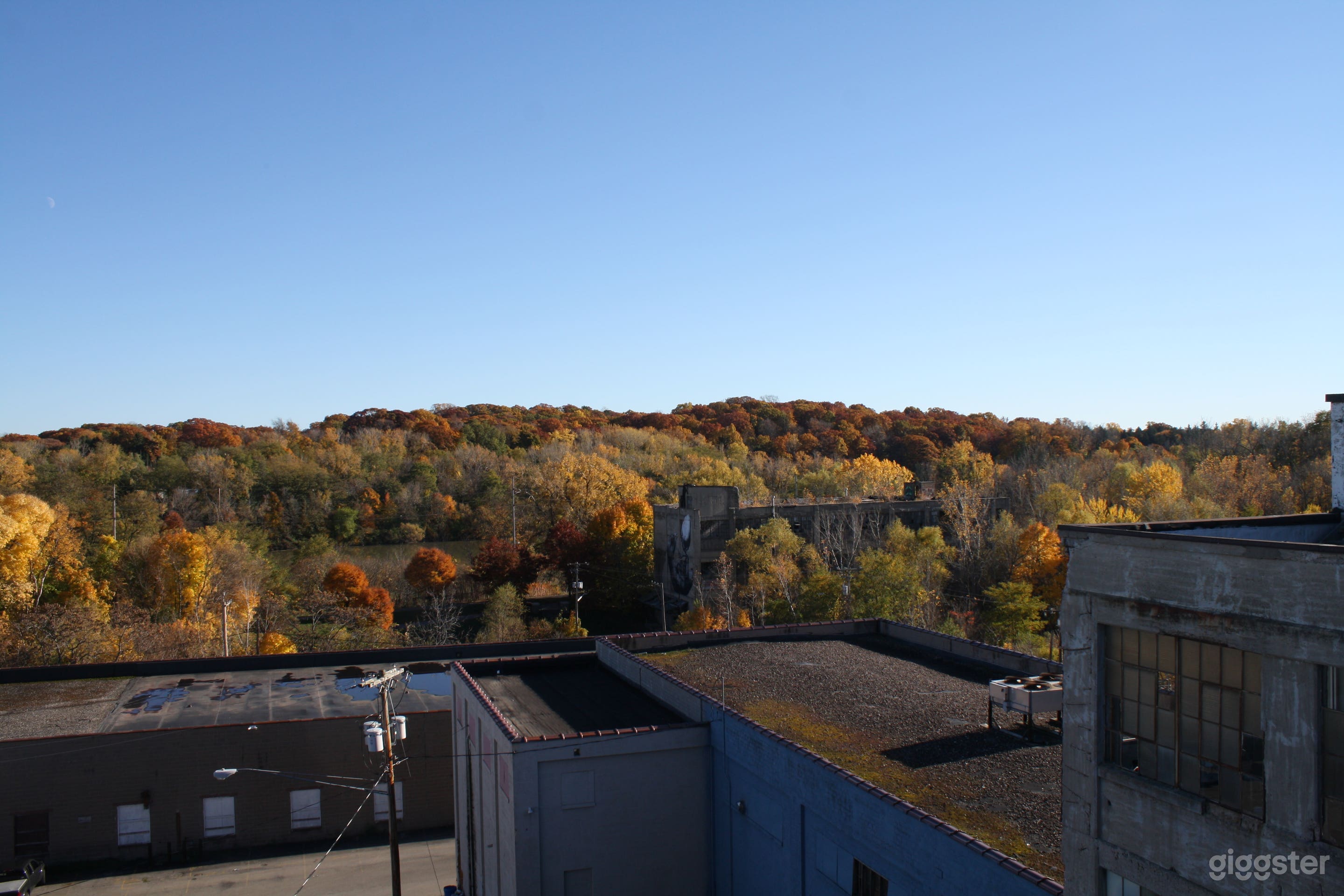 Historic Warehouse With Industrial Vibes Photo 4