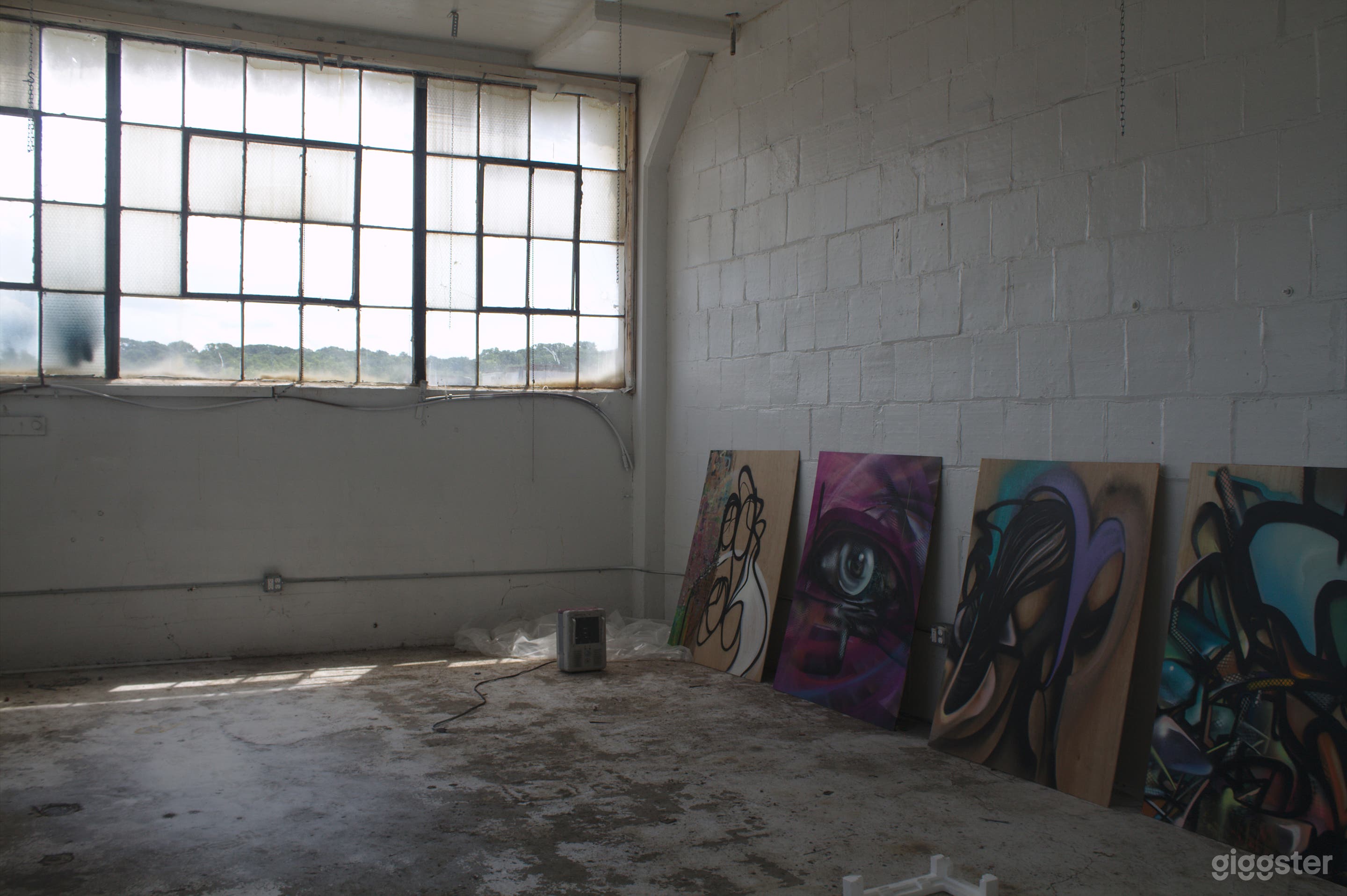 Historic Warehouse With Industrial Vibes Photo 2