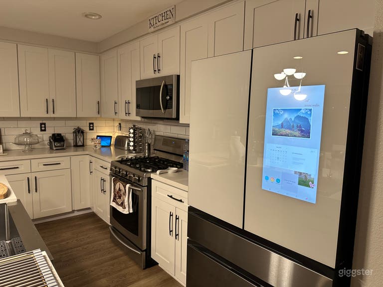  New appliances with an android door 