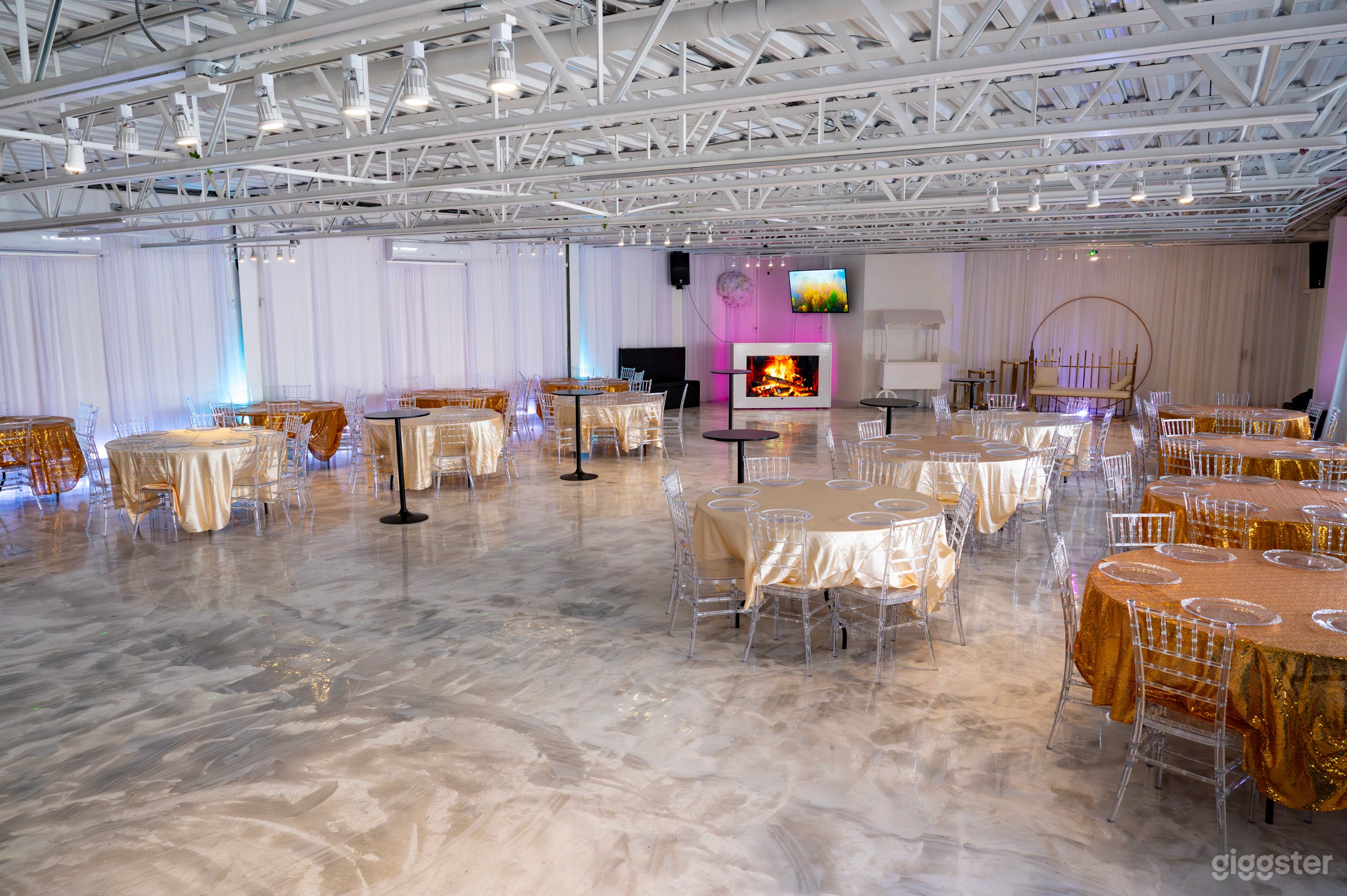 Spacious All White Warehouse For All Events! Photo 2