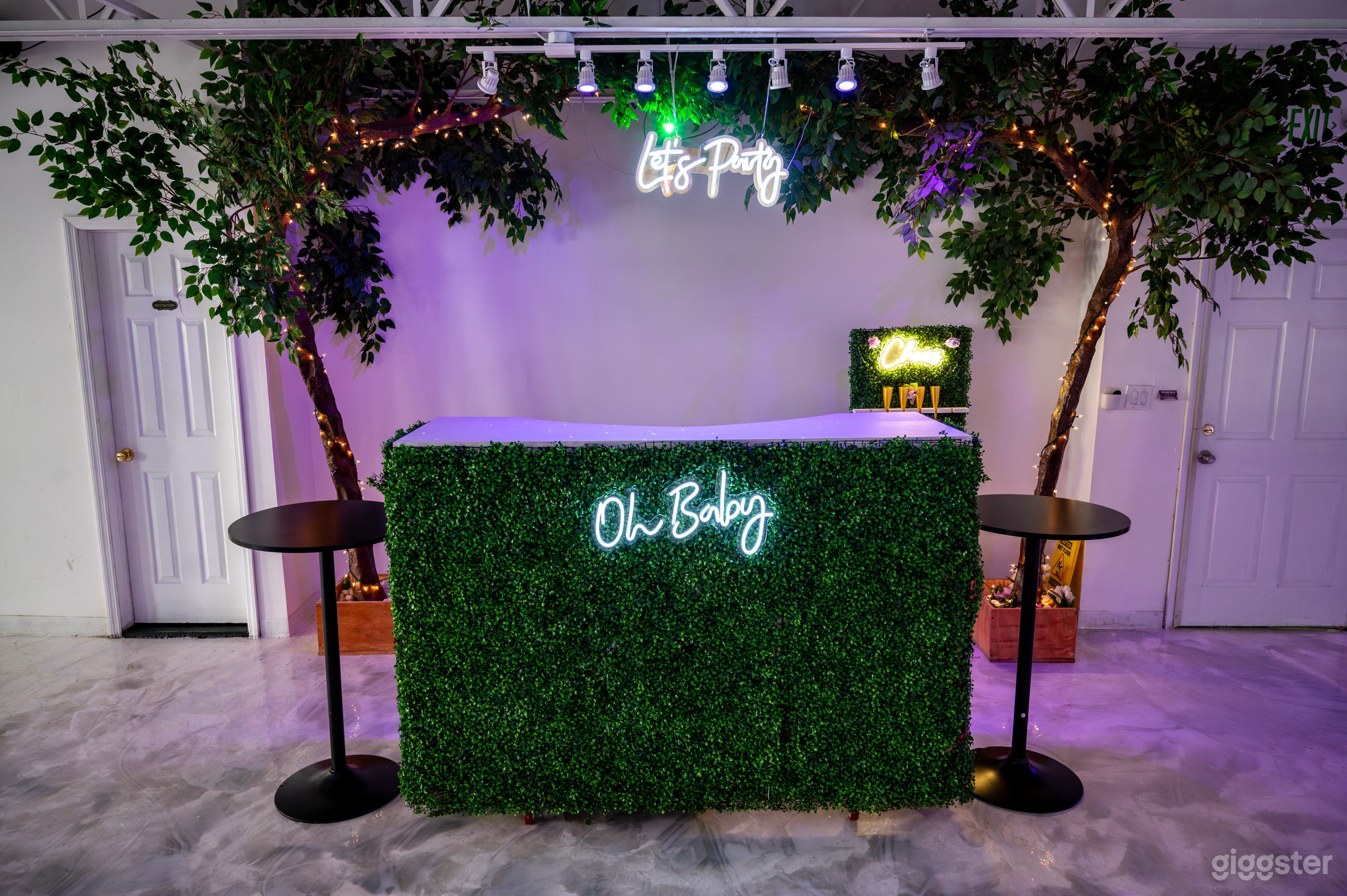 Spacious All White Warehouse For All Events! Photo 3