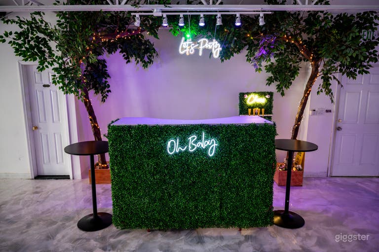  Spacious All White Warehouse For All Events! 