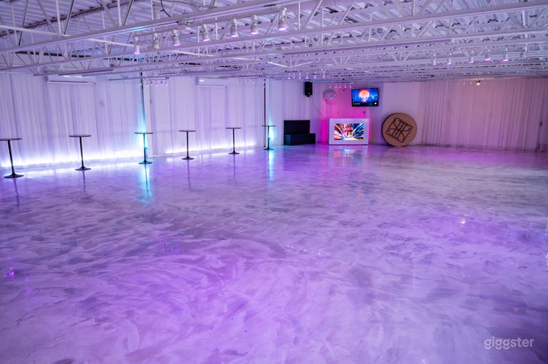  Spacious All White Warehouse For All Events! 