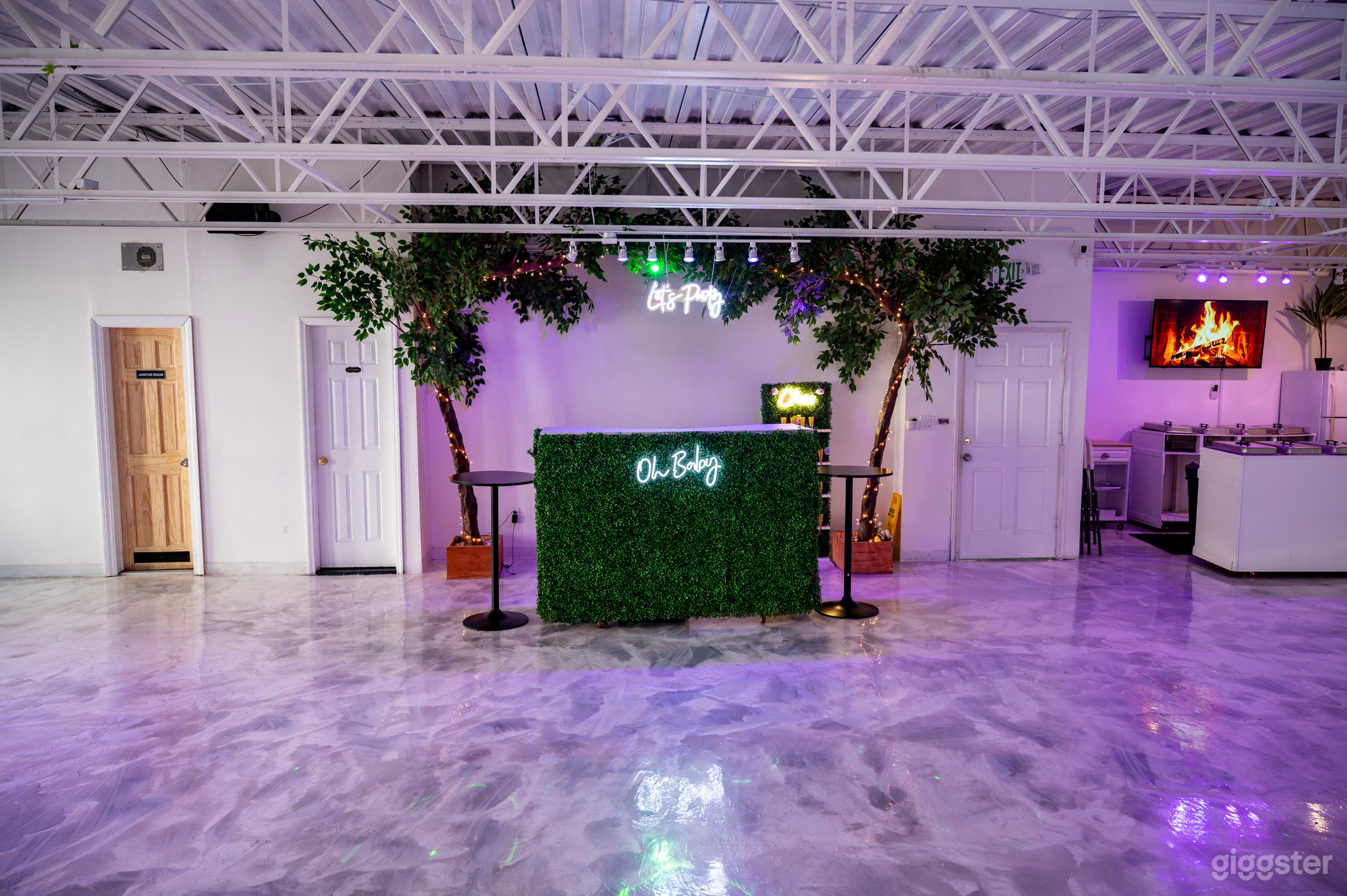 Spacious All White Warehouse For All Events! Photo 1