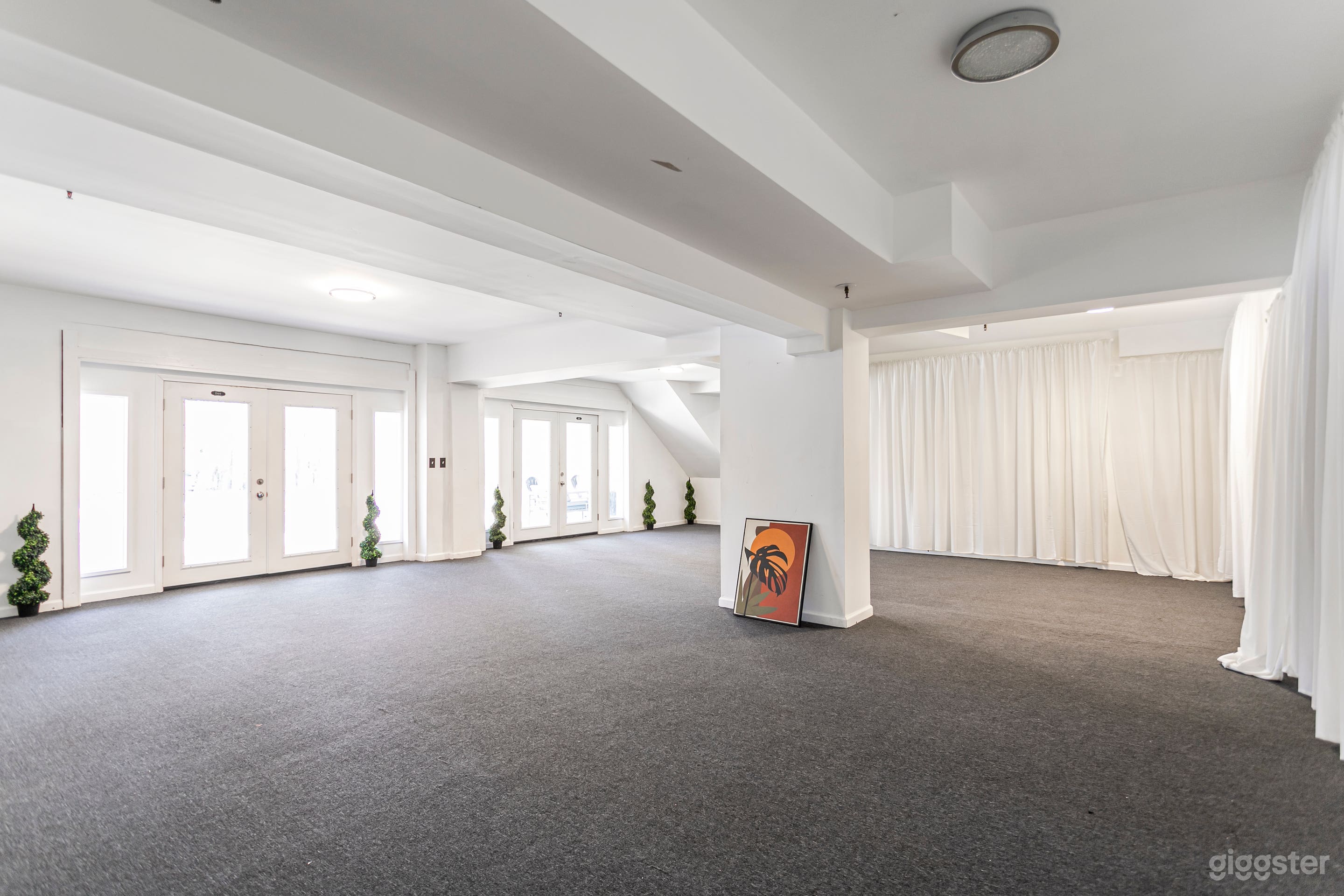 Intimate Flex Space for Workshops, Content & Small Gathering Photo 1