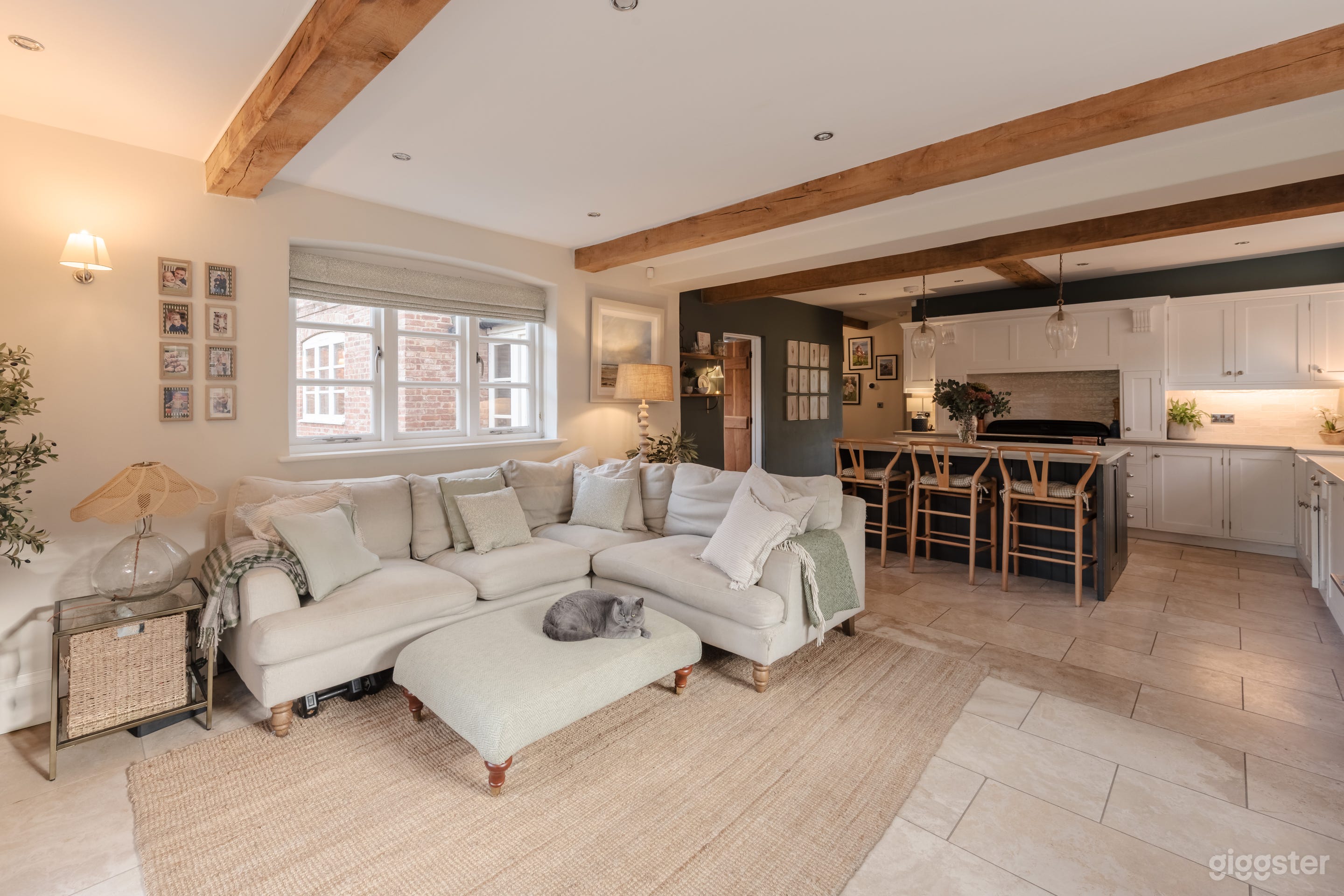 Modern Chic Country Farmhouse Photo 4