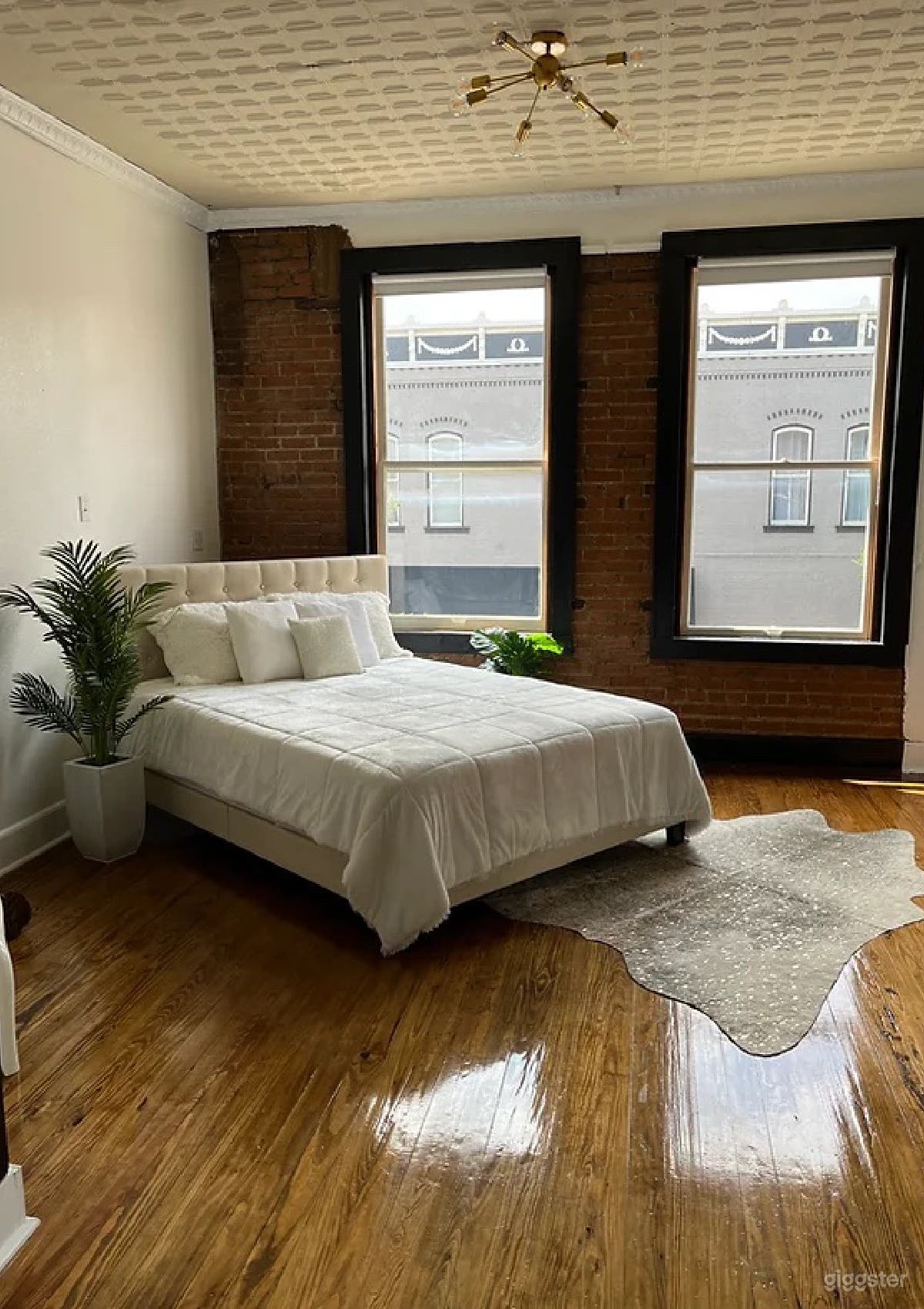  Luxury Downtown Mckinney Photo Studio Photo 4