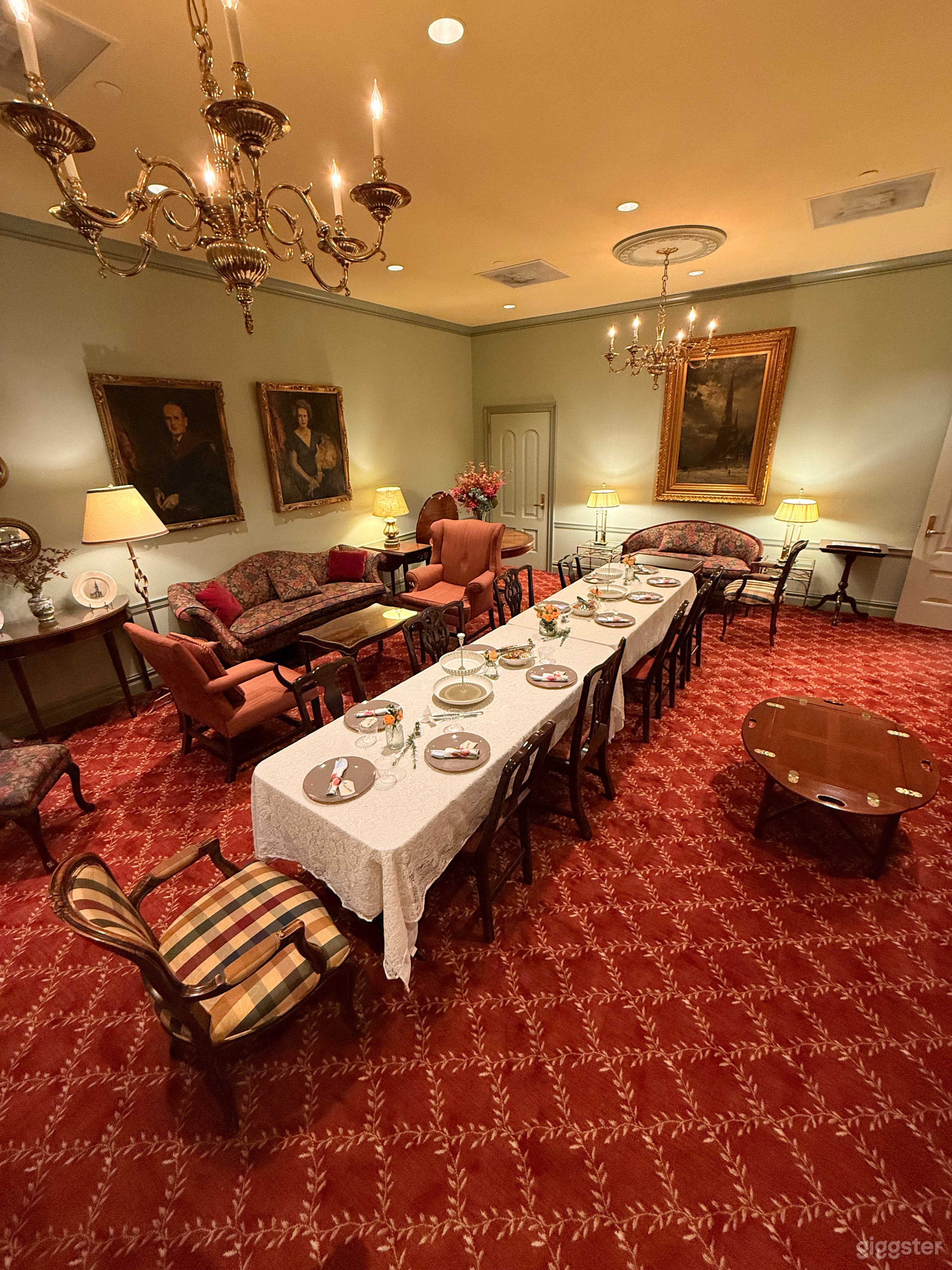 Peale Parlor, Church Living Room Photo 2