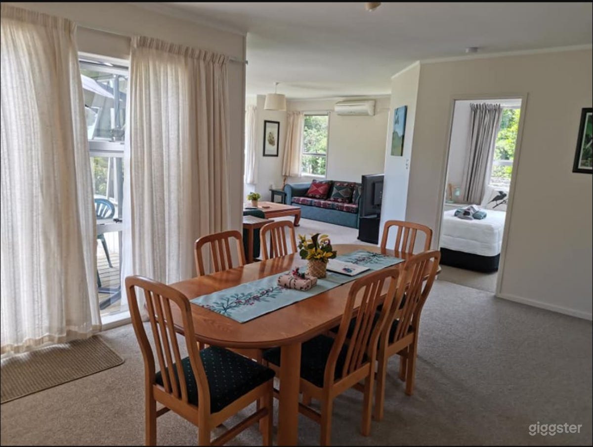 Kiwi Holiday Home dining