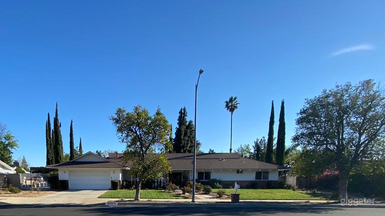  Beautiful Spacious mid century modern Ranch  