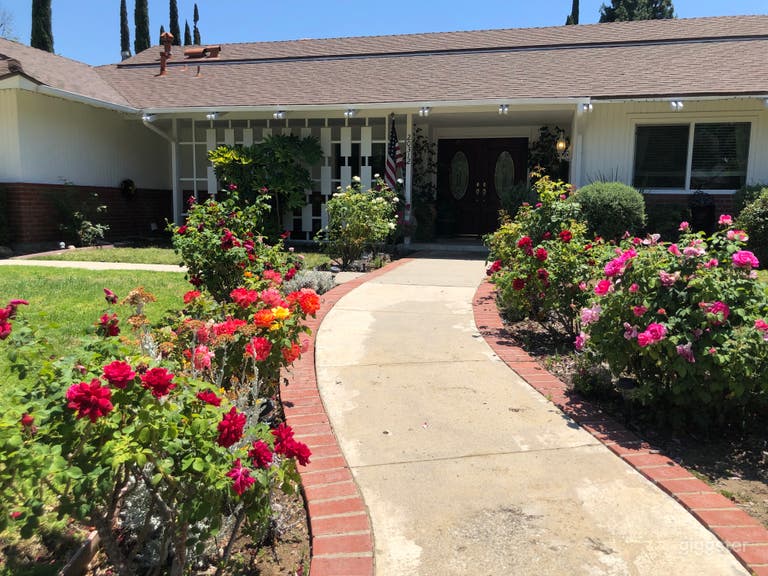  Beautiful Spacious mid century modern Ranch  