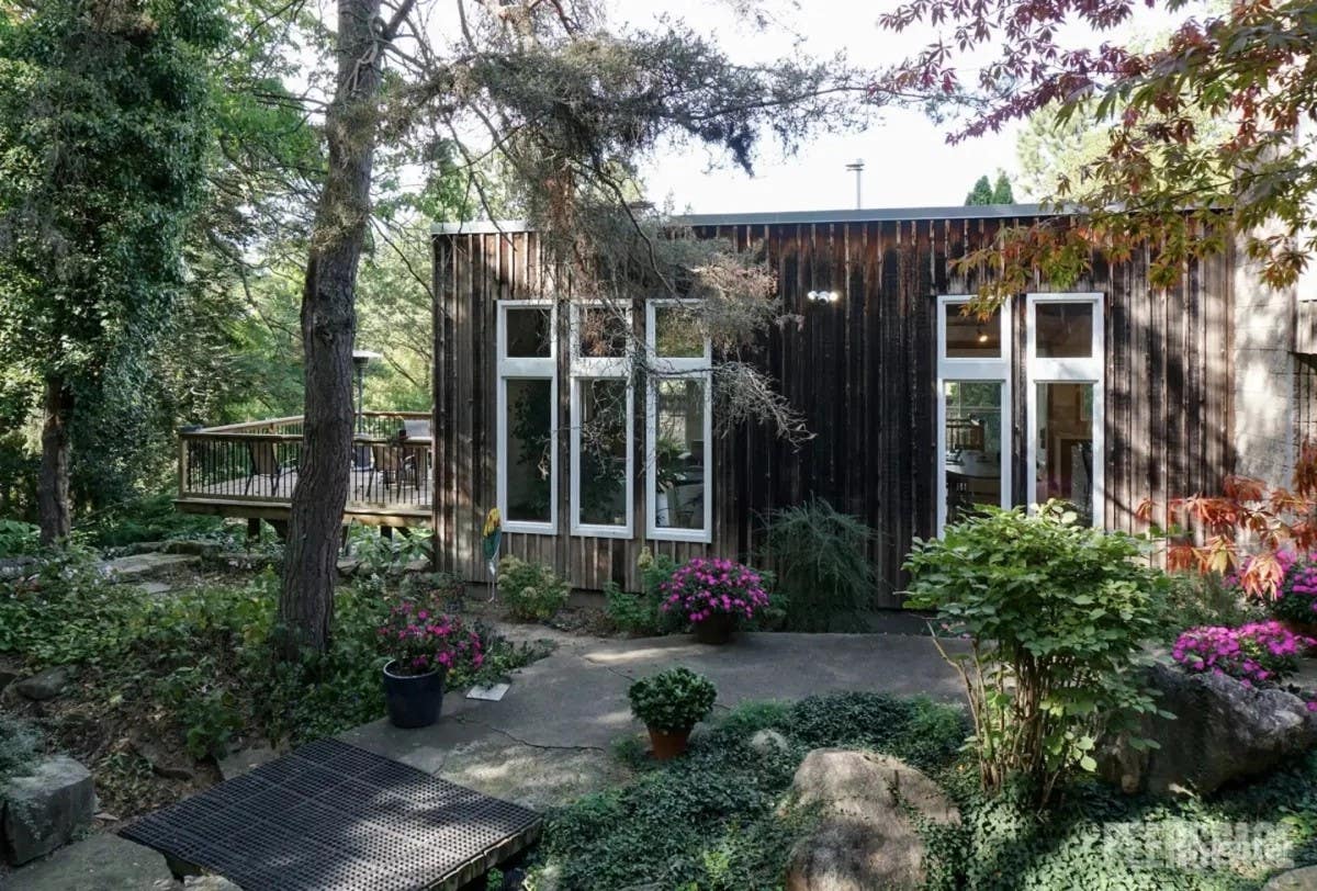 Creative Estate with Gallery, Studios, Gardens & Views Photo 3
