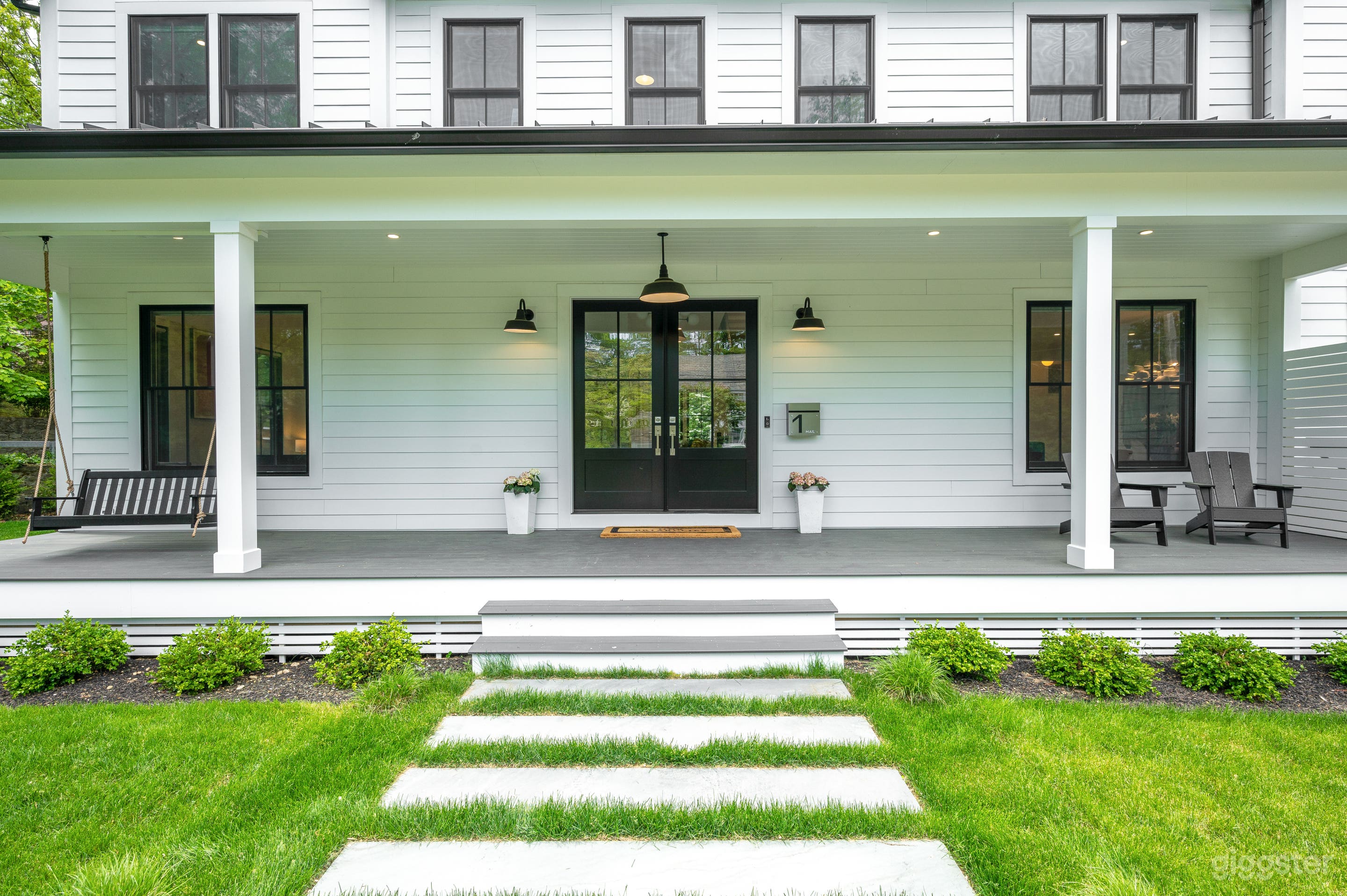 High end, bright & airy modern farmhouse near NYC Photo 3