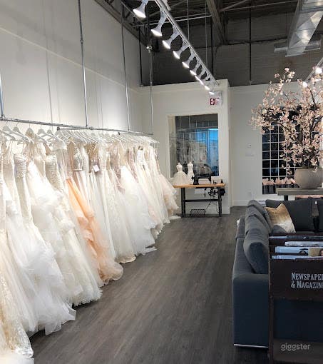 Modern &amp; Boho Bridal Boutique in Montreal Photo 2