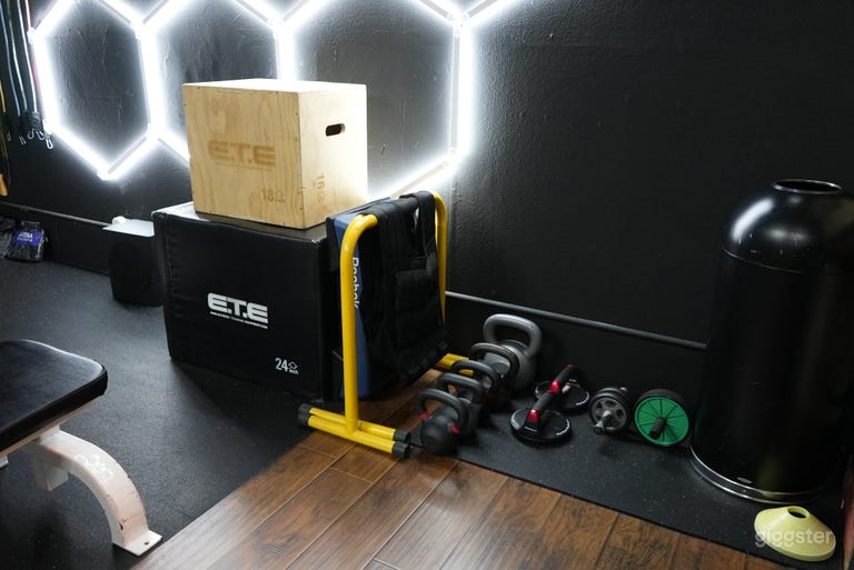  Fitness Studio / Gym 