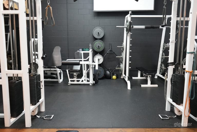  Fitness Studio / Gym 