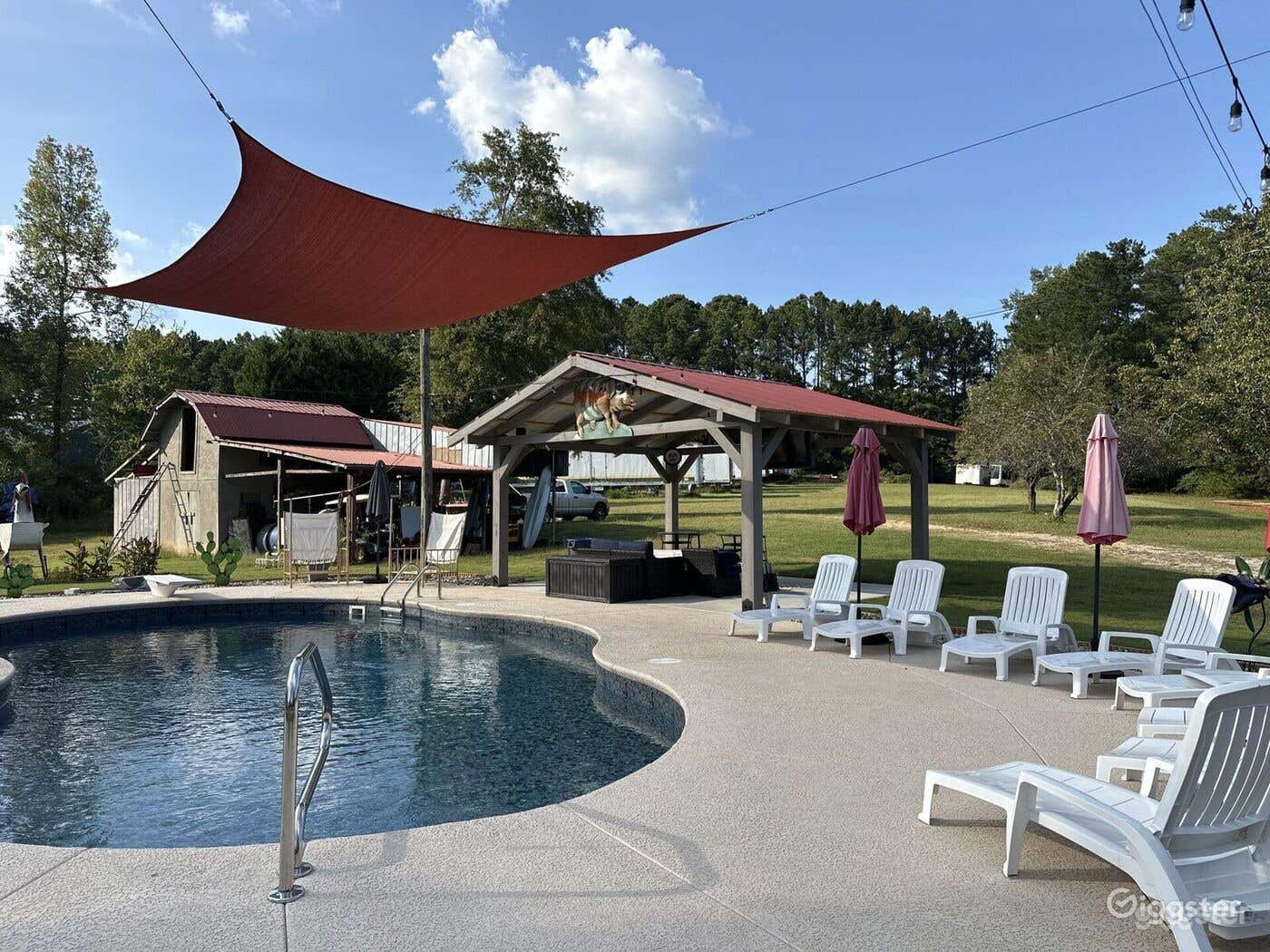 Excluded pool in south side Photo 3