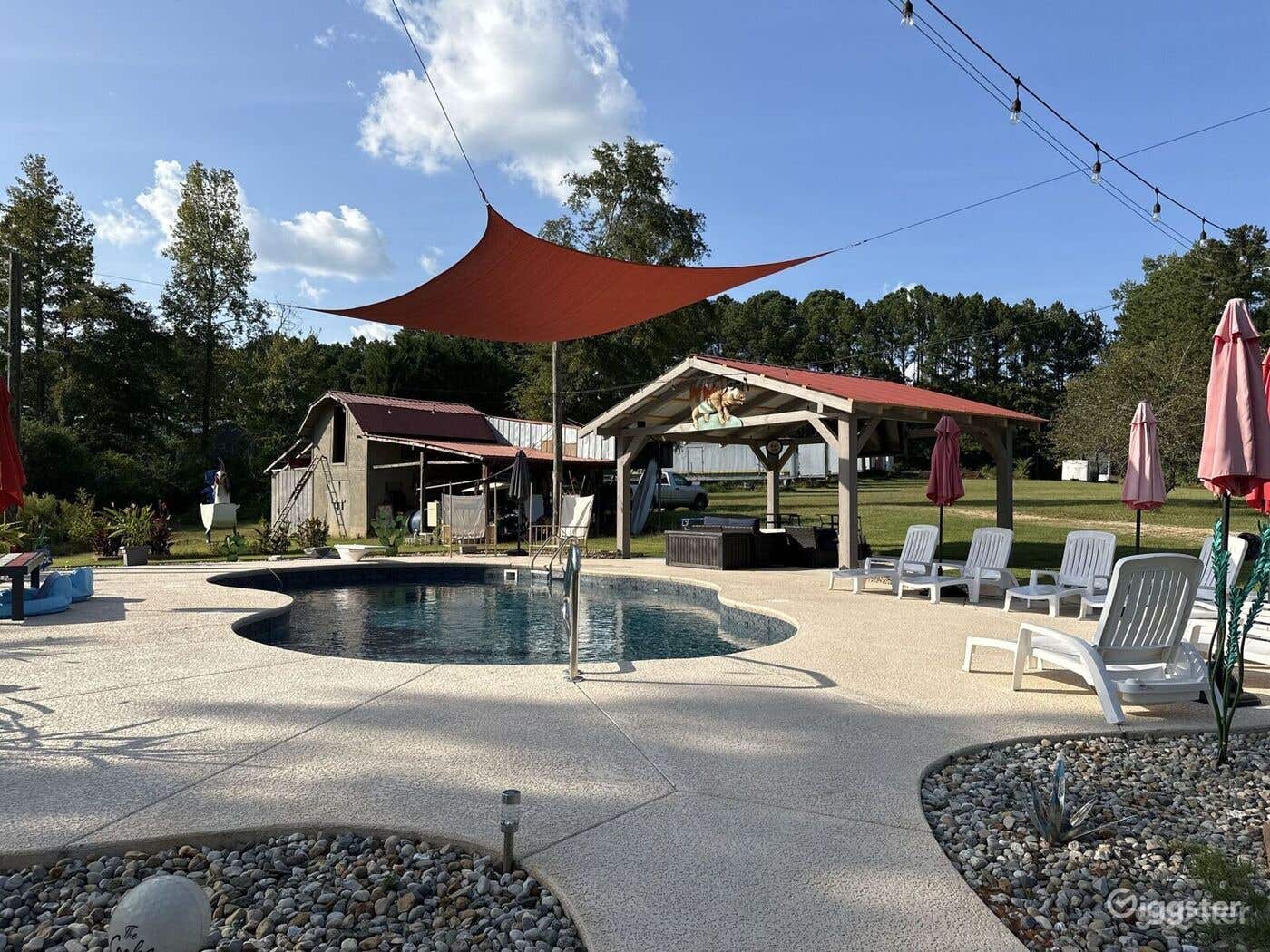 Excluded pool in south side Photo 4