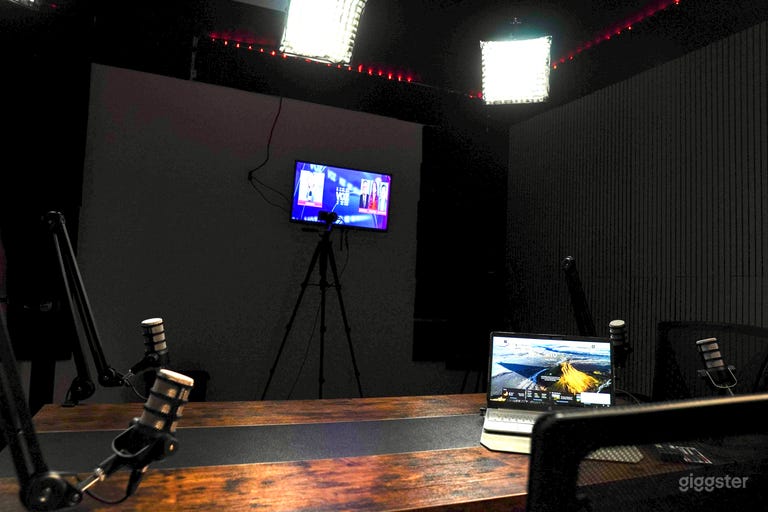  PODCAST STUDIO - IRON 1 