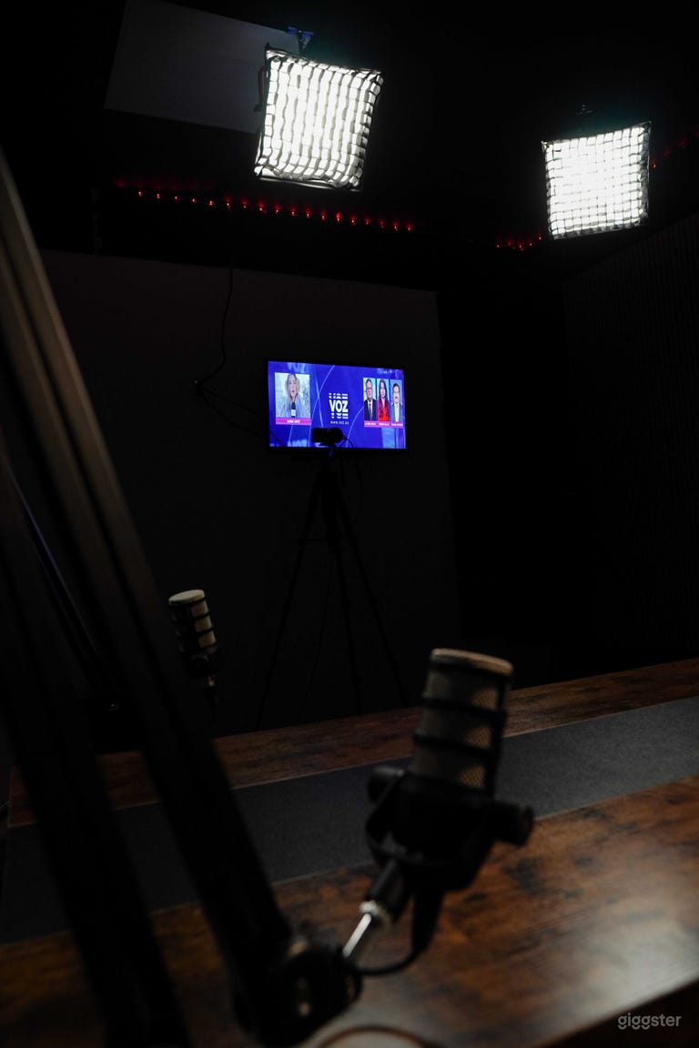  PODCAST STUDIO - IRON 1 