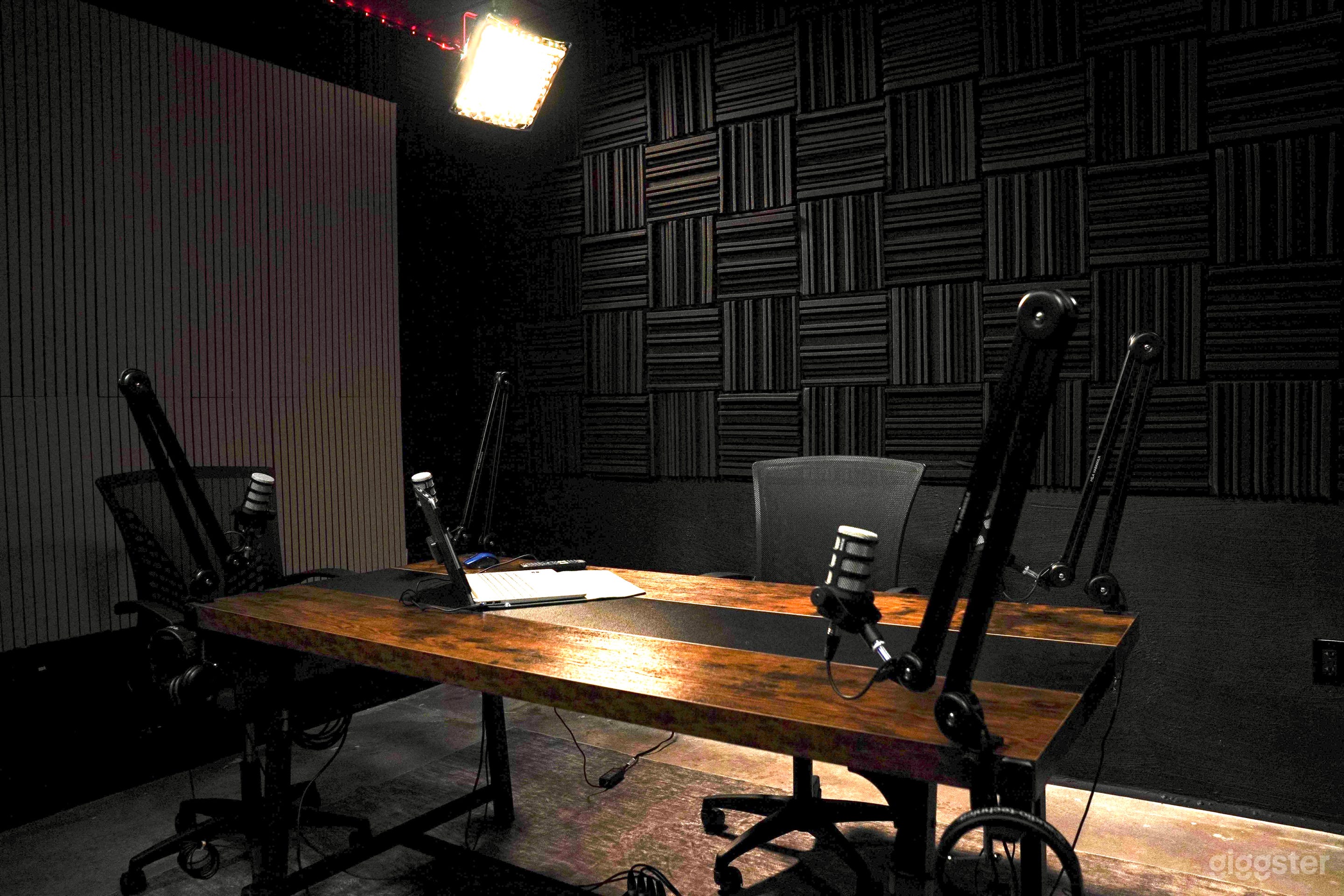 PODCAST STUDIO - IRON 1 Photo 2