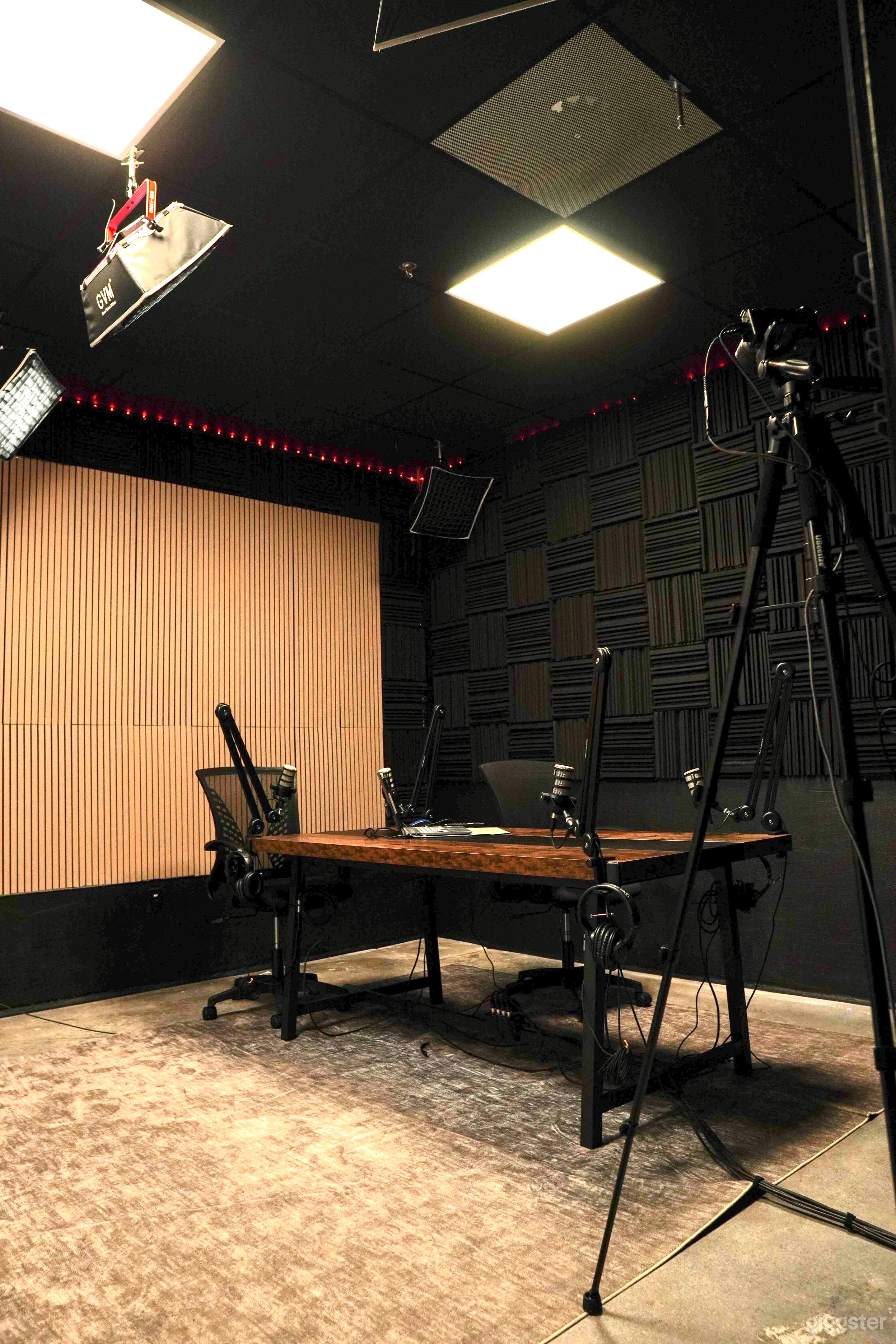 PODCAST STUDIO - IRON 1 Photo 1