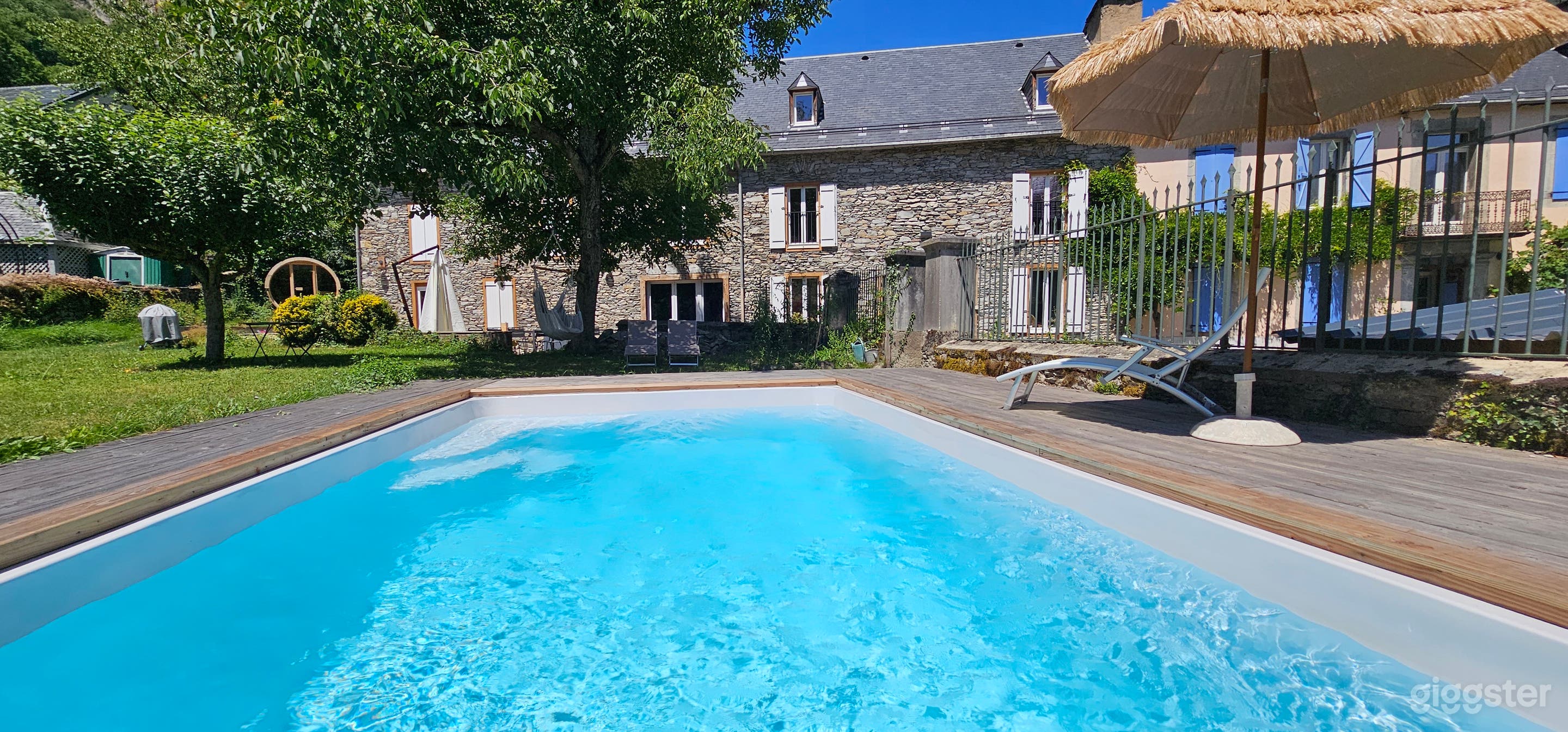 Photo de Ancienne étable rénovée avec piscine et sauna (Pyrénées) 1