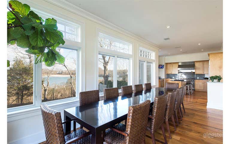  Large Hamptons estate home: Location 5114 