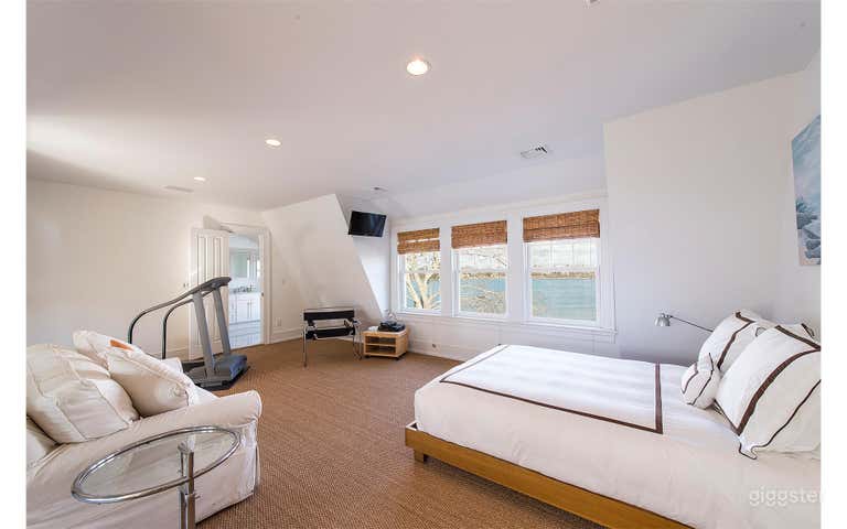  Large Hamptons estate home: Location 5114 