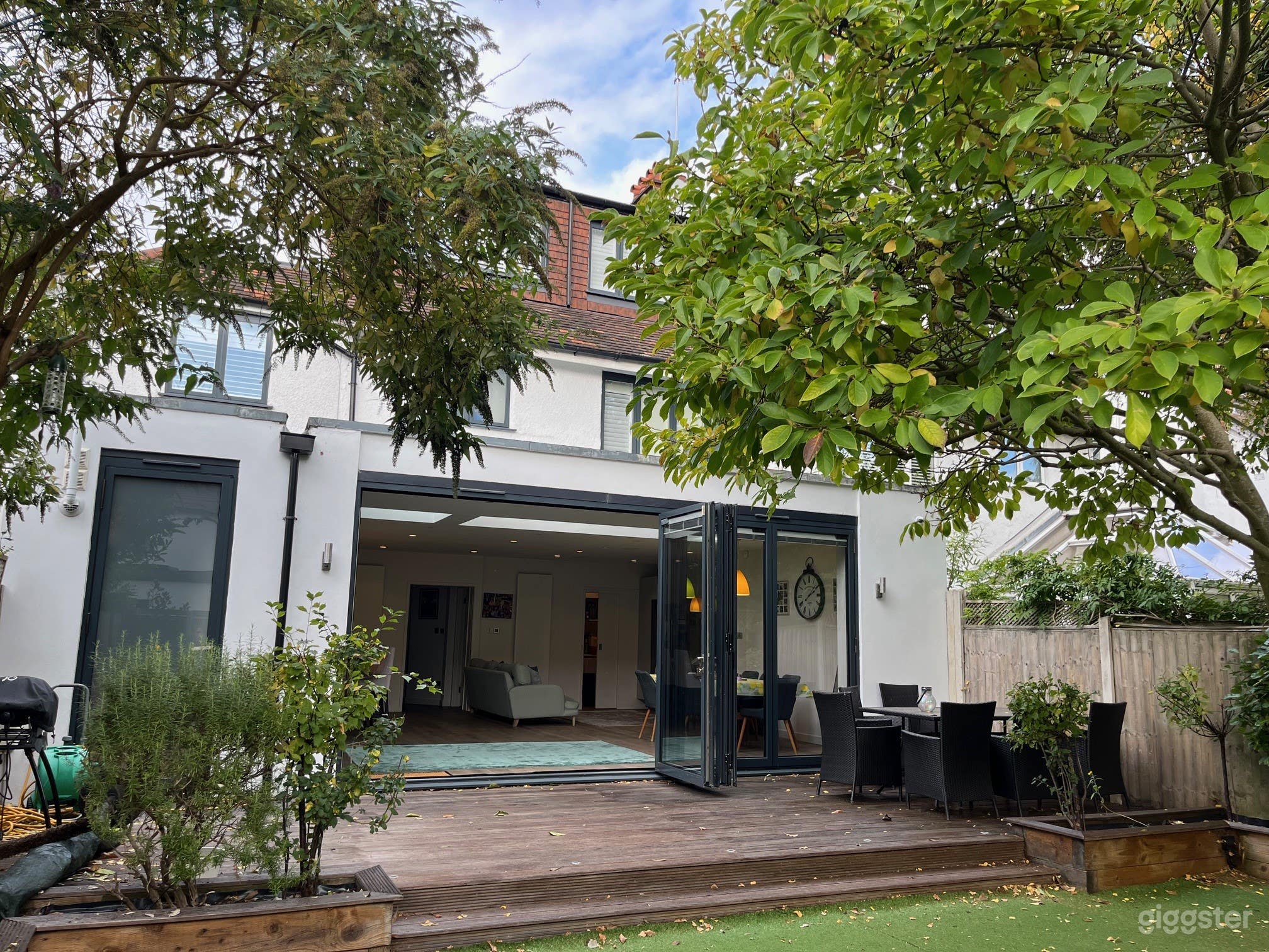 6 Bedroom, 3 Bathroom 2,500 sq ft home in Chiswick, London Photo 4