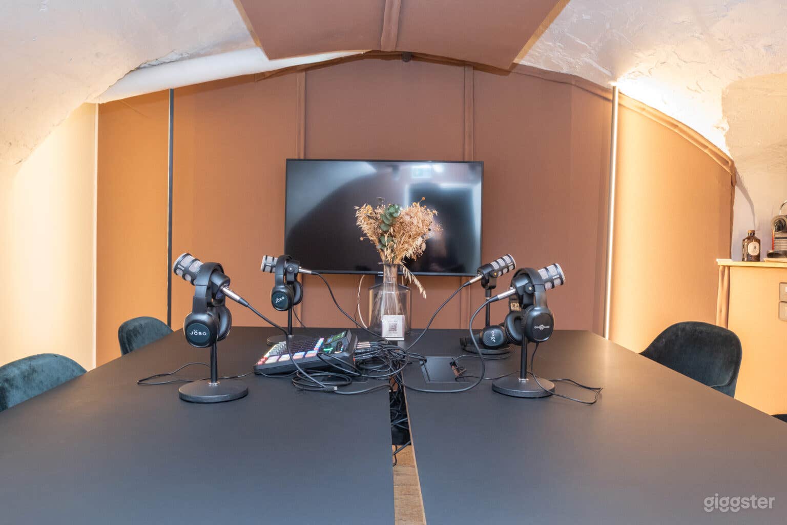 Photo de Studio de podcast professionnel entièrement équipé à Paris 3