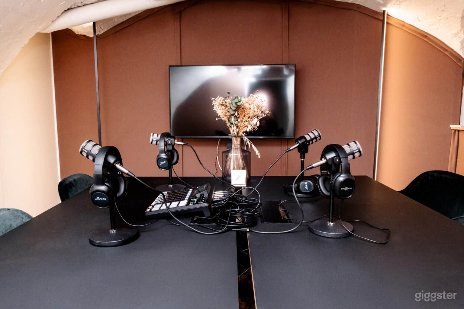 Photo de Studio de podcast professionnel entièrement équipé à Paris 4