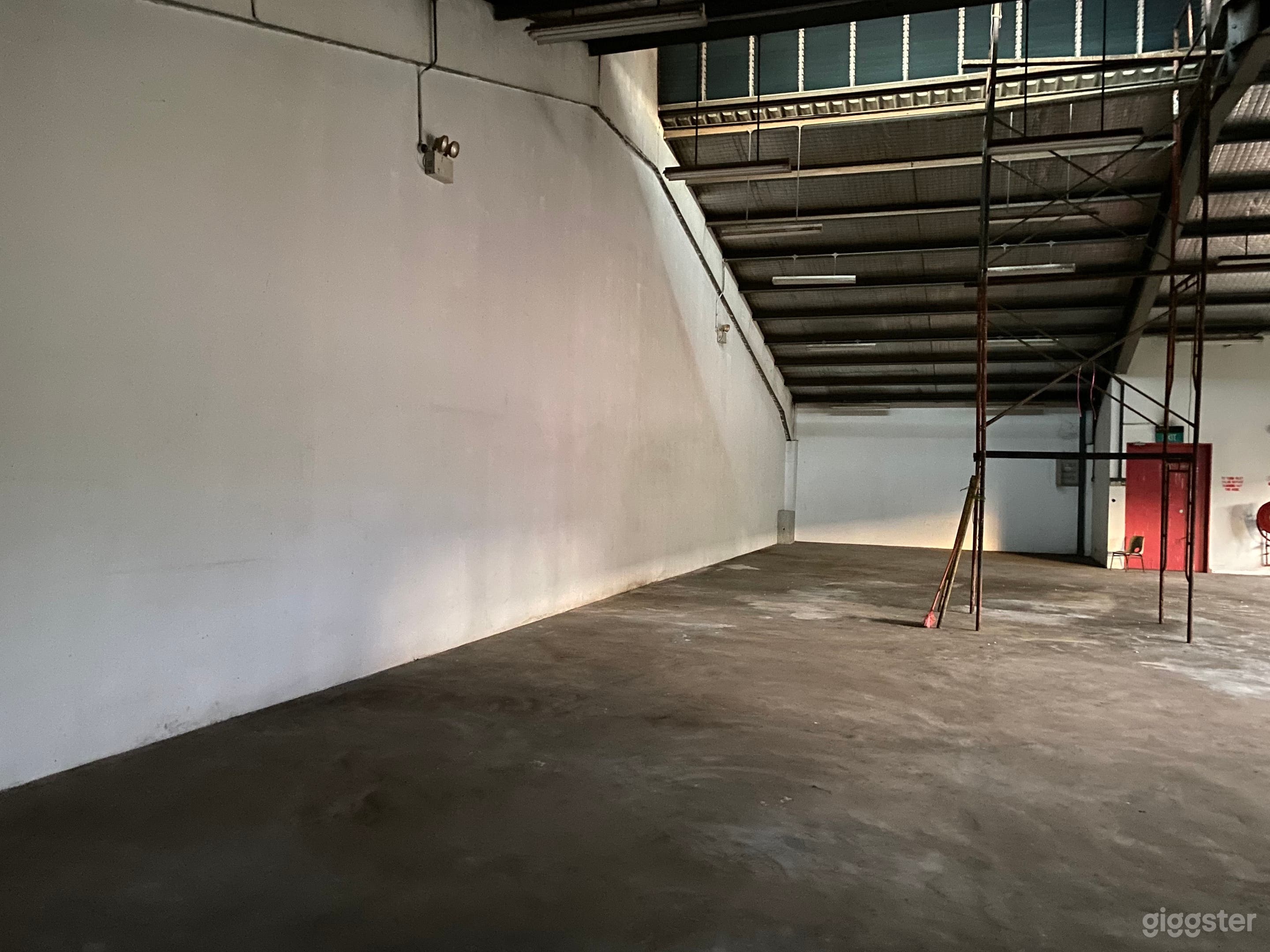 Warehouse Industrial Creative Space Photo 3