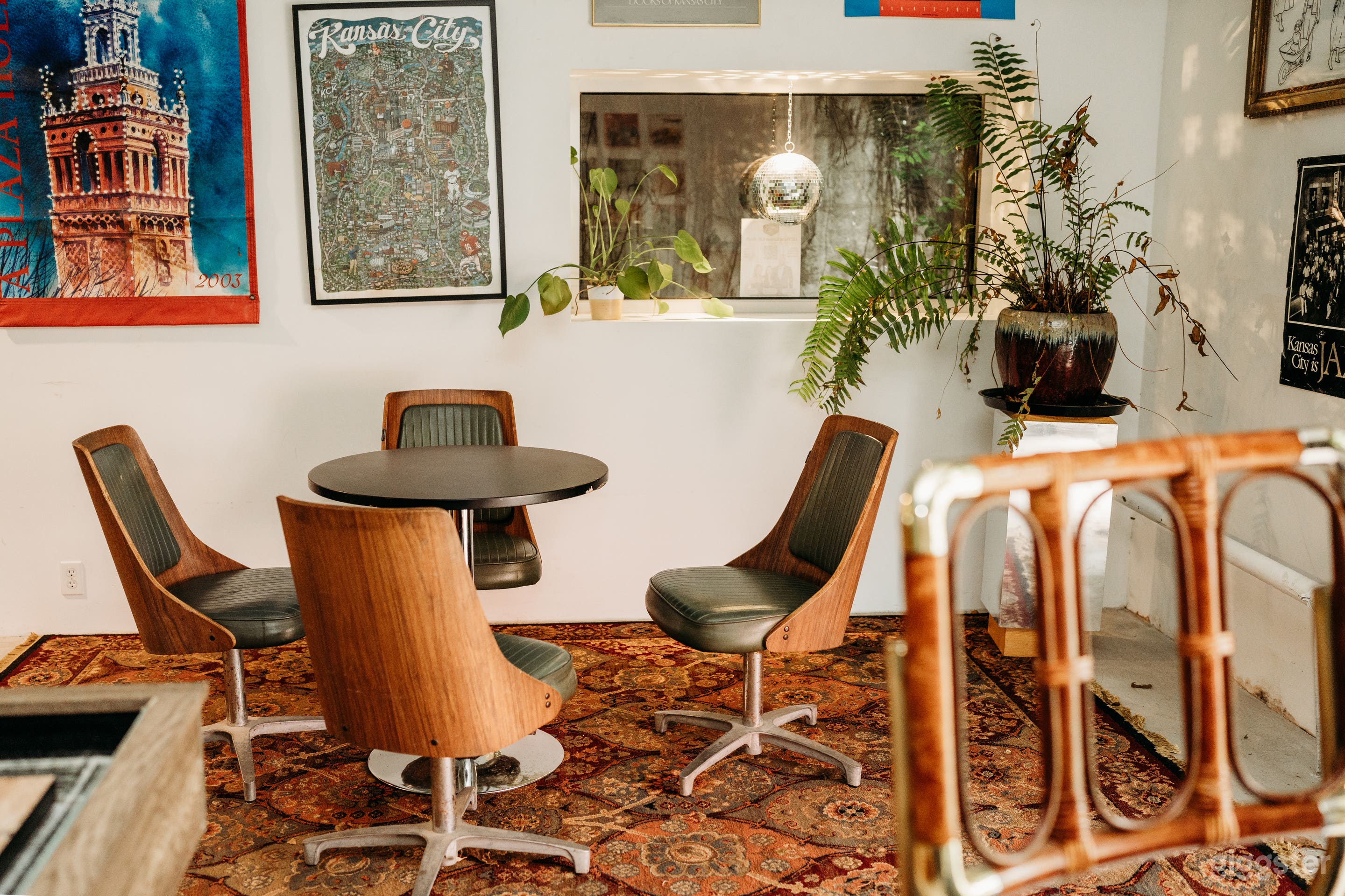 Chic Lovely Lounge on the Westside Photo 3