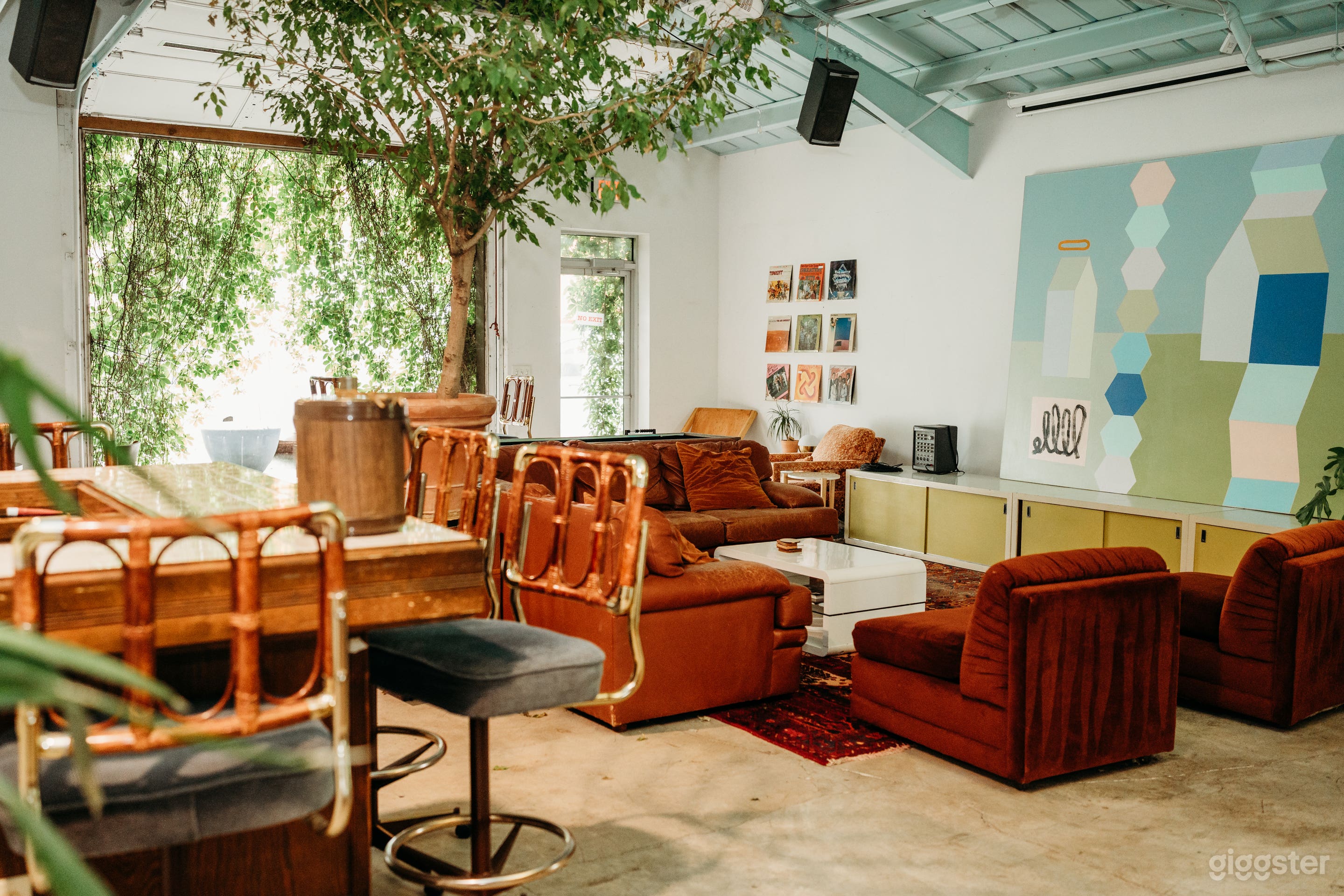 Chic Lovely Lounge on the Westside Photo 1