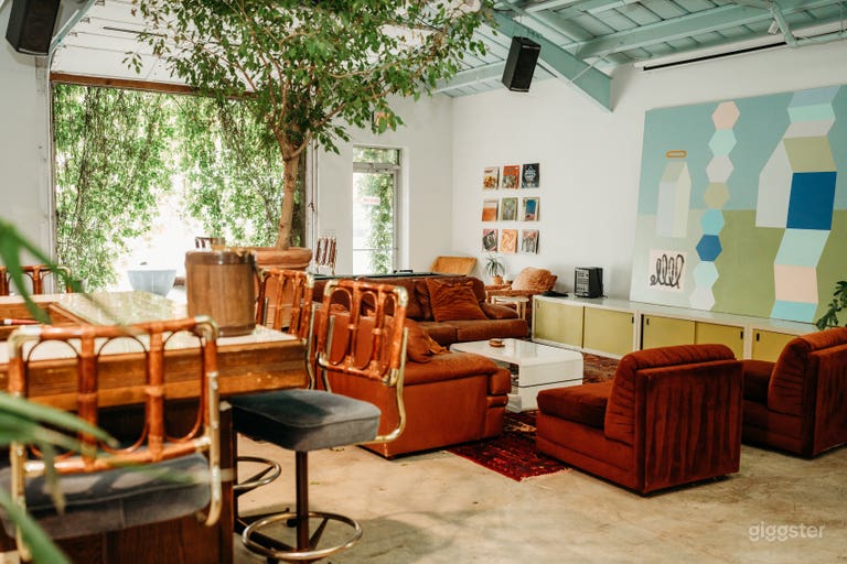  Chic Lovely Lounge on the Westside 