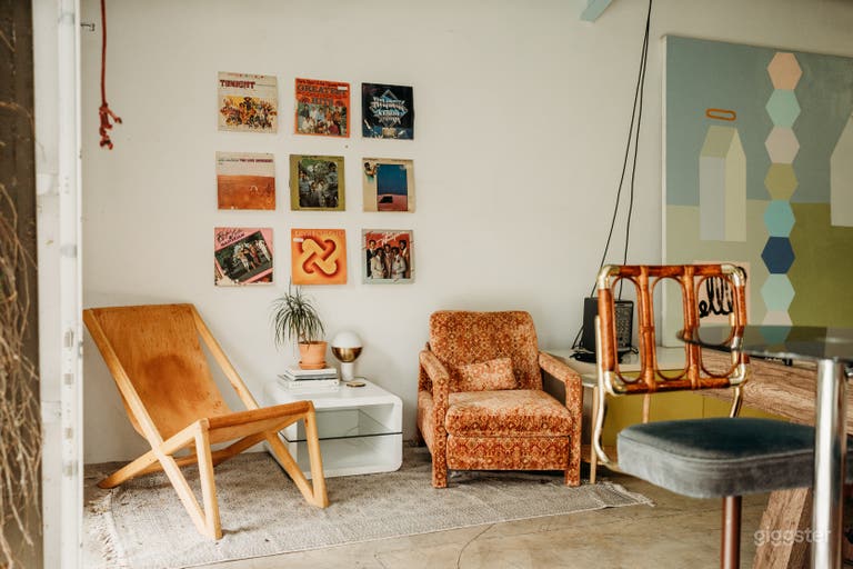  Chic Lovely Lounge on the Westside 