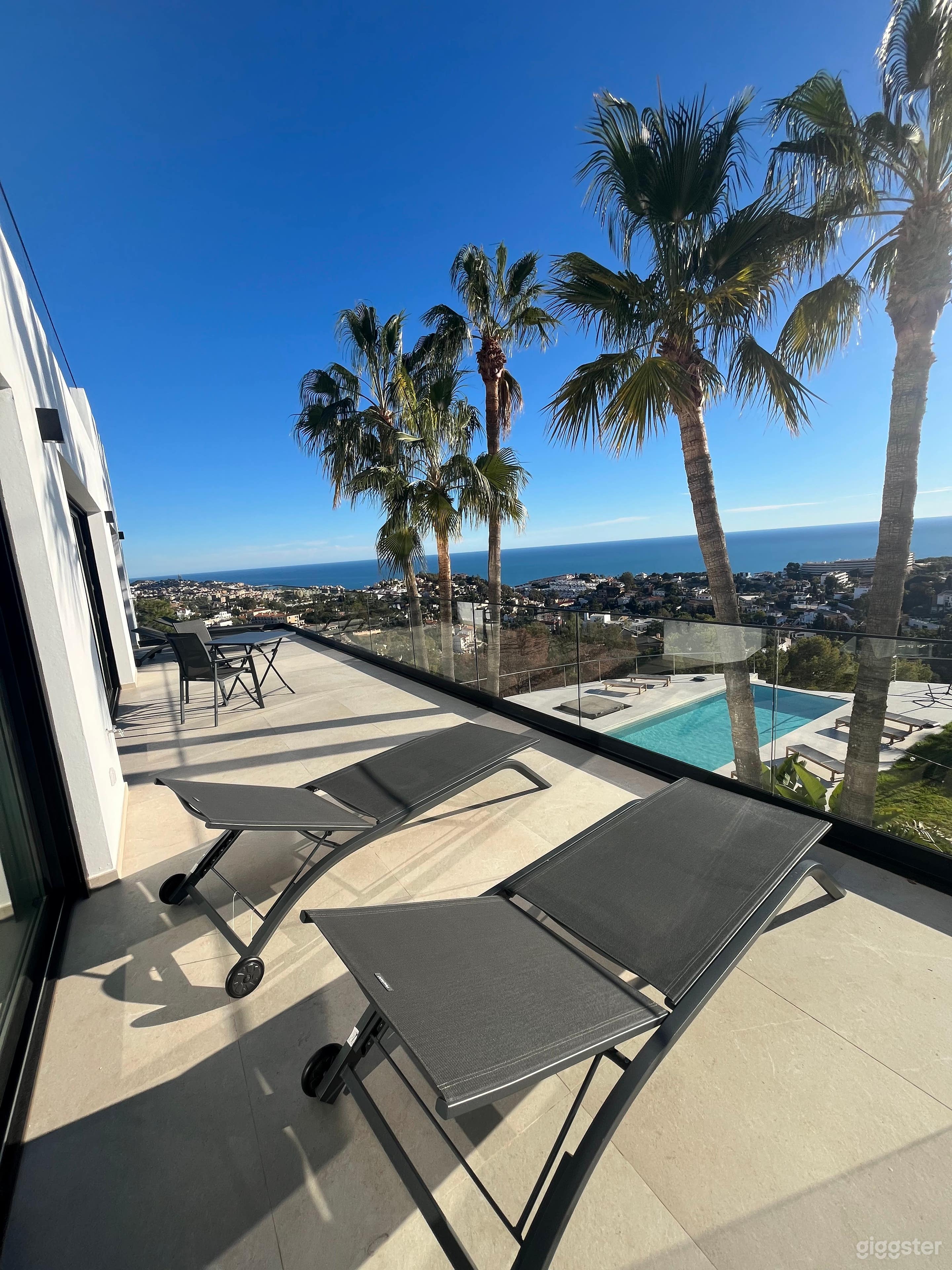 Villa Moderna de Lujo con Piscina Infinita y Vistas al Mar de 180° Foto 2