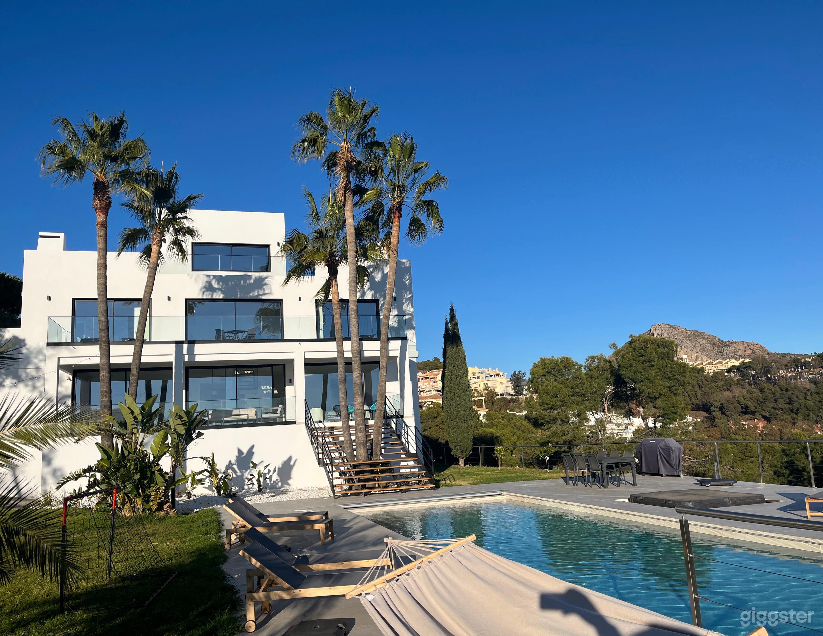 Villa Moderna de Lujo con Piscina Infinita y Vistas al Mar de 180° Foto 1
