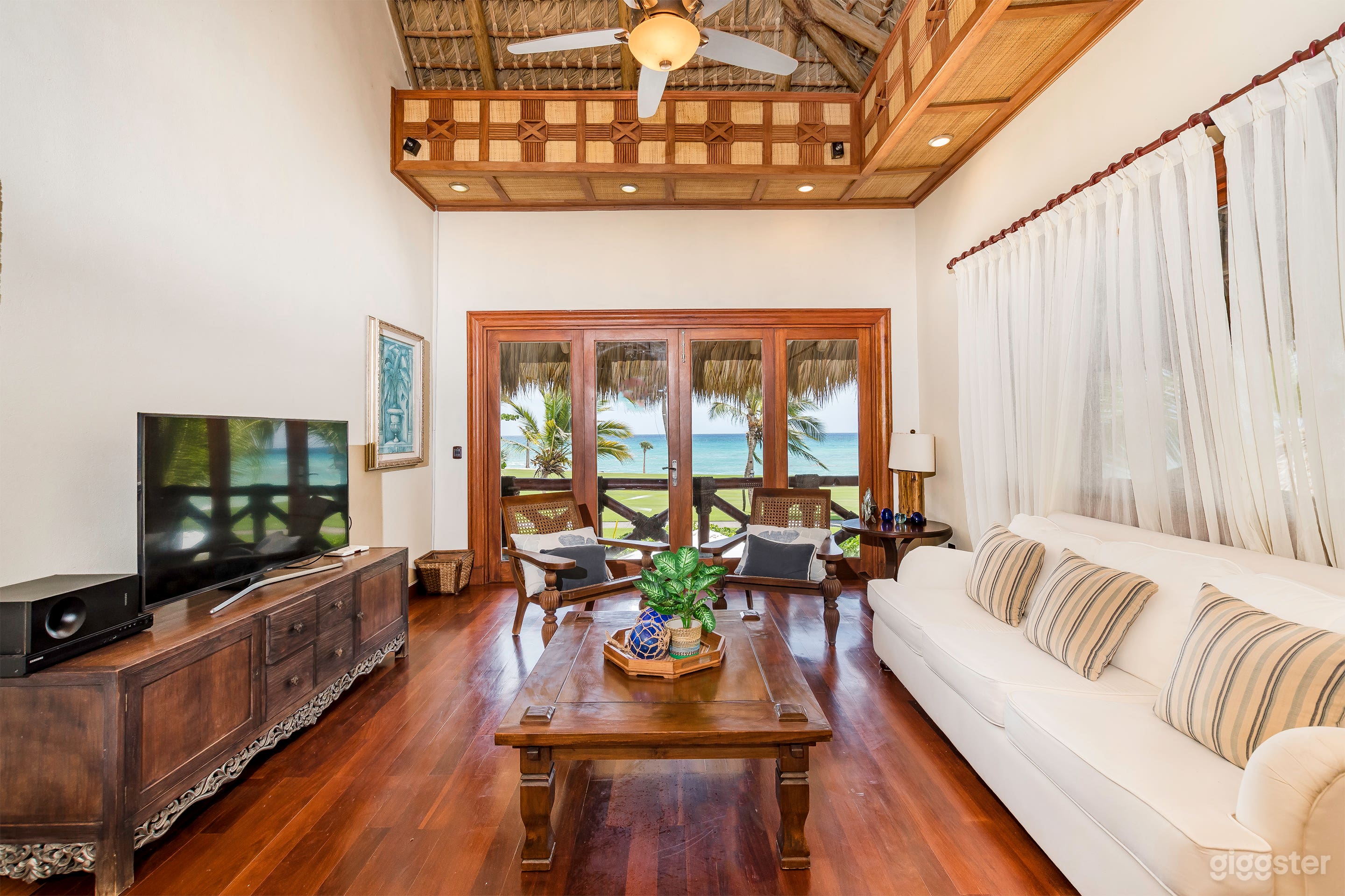 Caleton Beach Villa #9 Photo 2