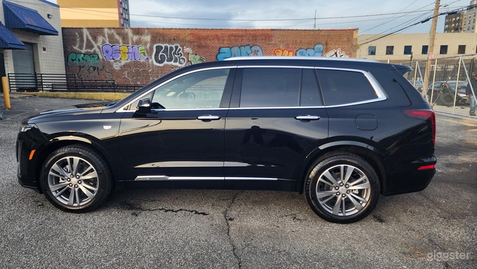 Elegant Cadillac XT6 Photo 2