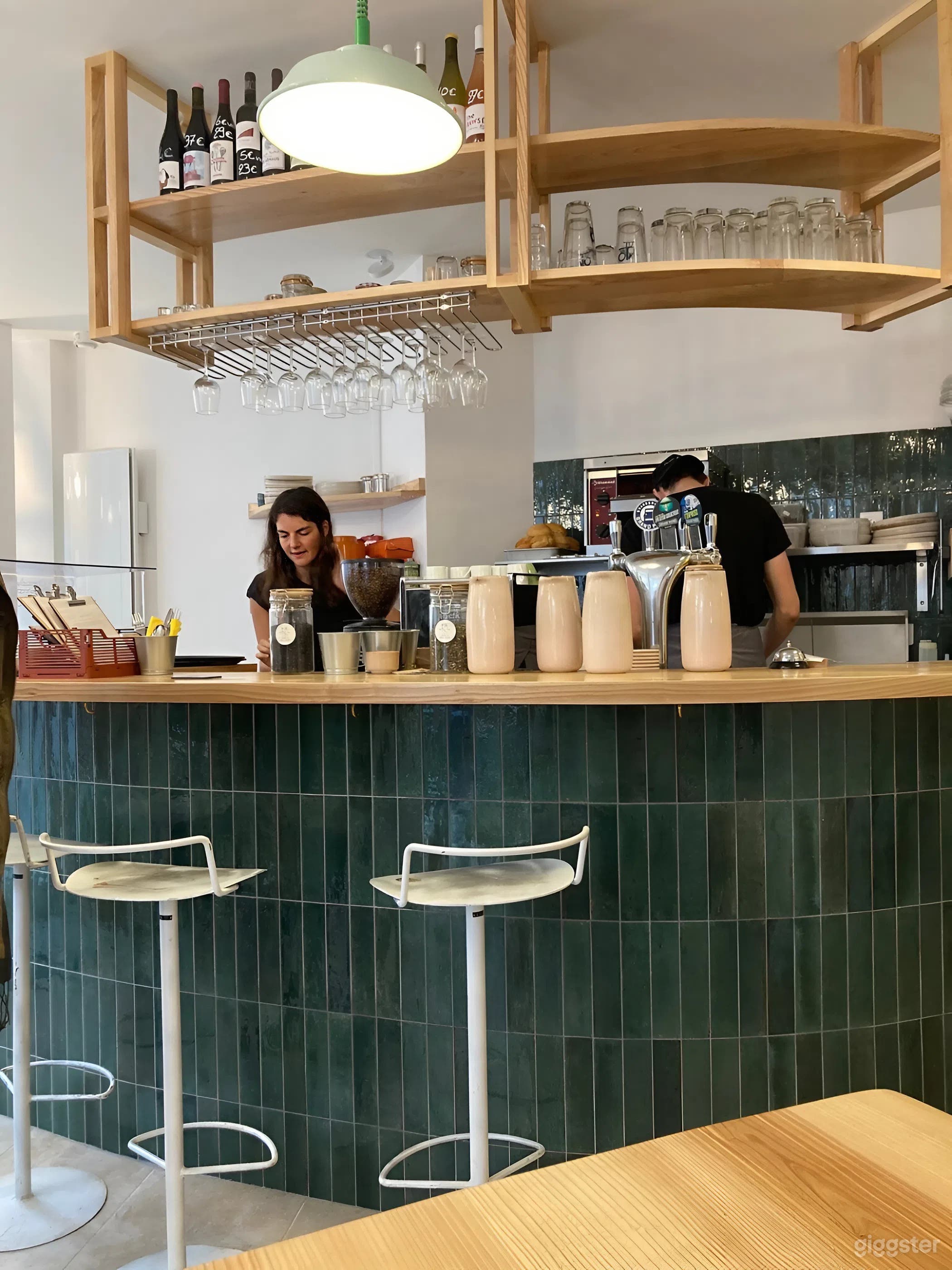 Photo de Café-restaurant végétarien moderne à Paris 2