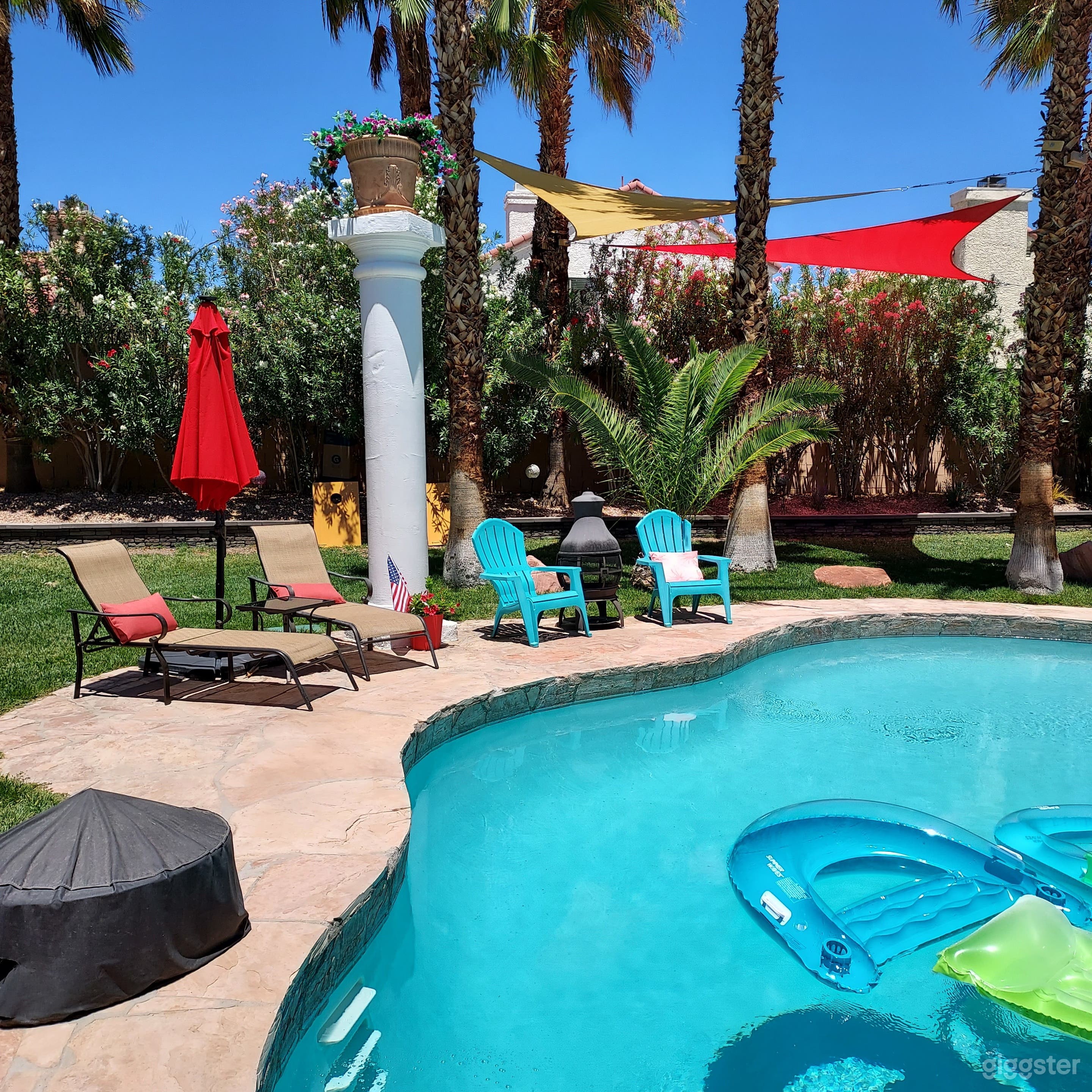 Let's have a party! Exquisite backyard space! Photo 1