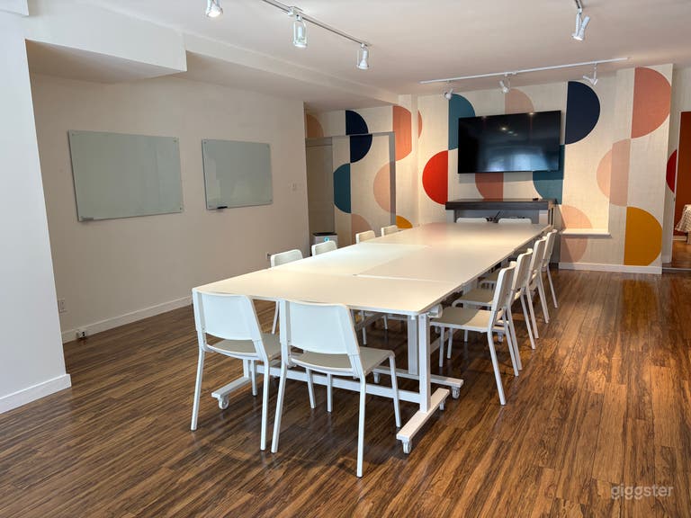  Bright and Modern Meeting, Workshop and Creative Space 
