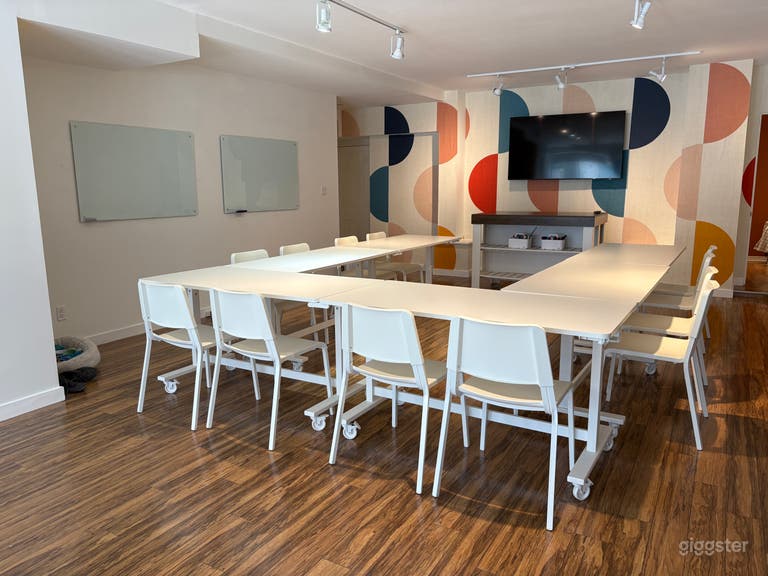  Bright and Modern Meeting, Workshop and Creative Space 