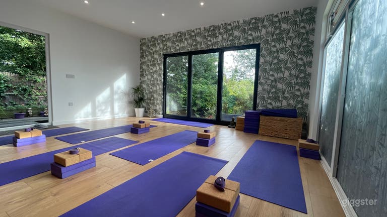  Beautiful yoga cabin 
