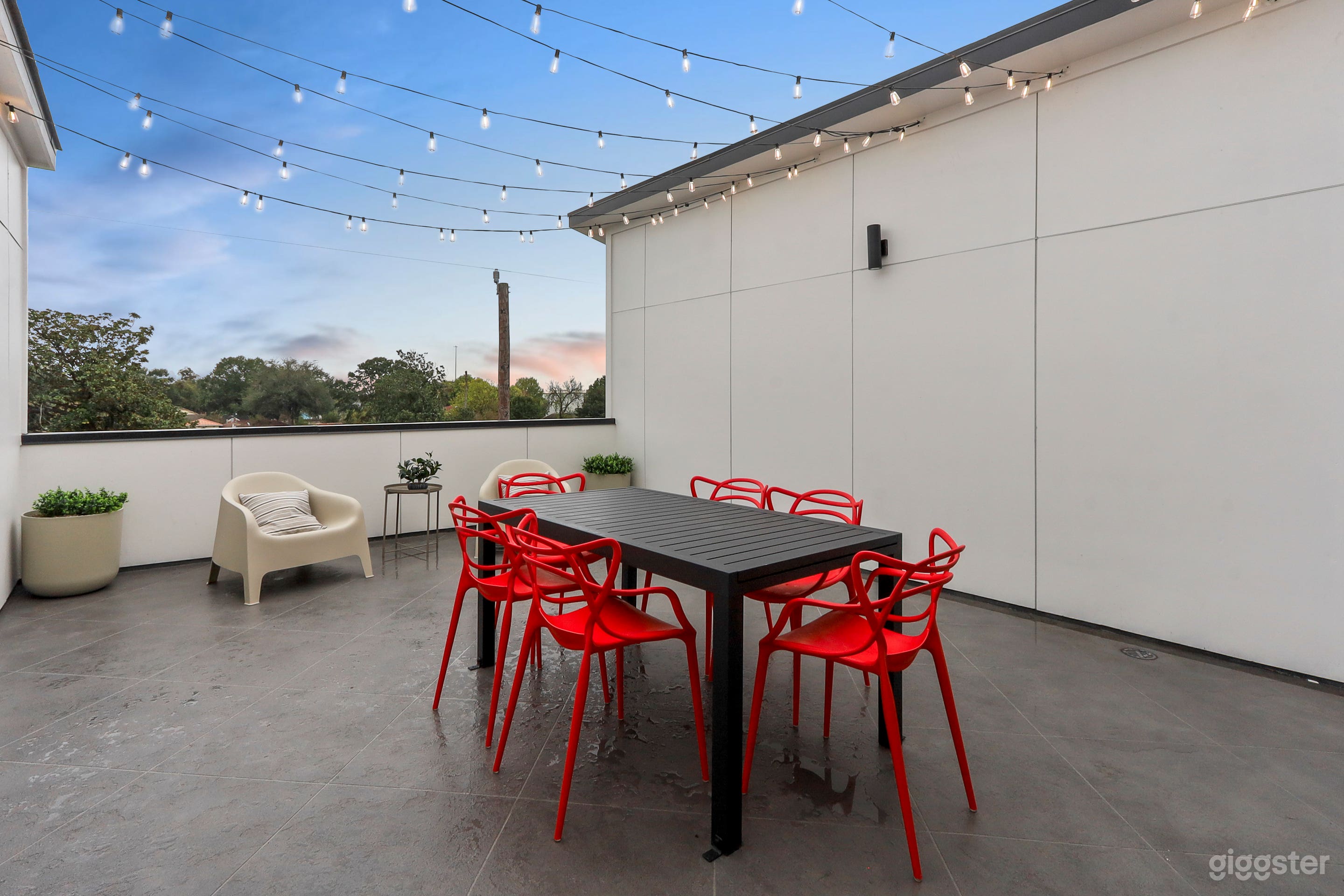 Modern, Rooftop, Designer Kitchen and Spa Bathroom Photo 4