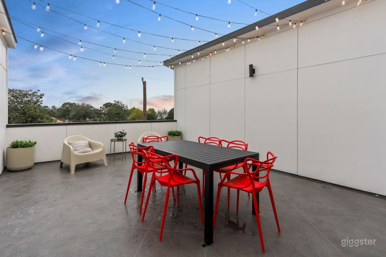  Modern, Rooftop, Designer Kitchen and Spa Bathroom 