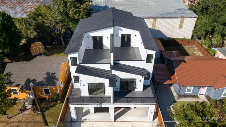  Modern, Rooftop, Designer Kitchen and Spa Bathroom 